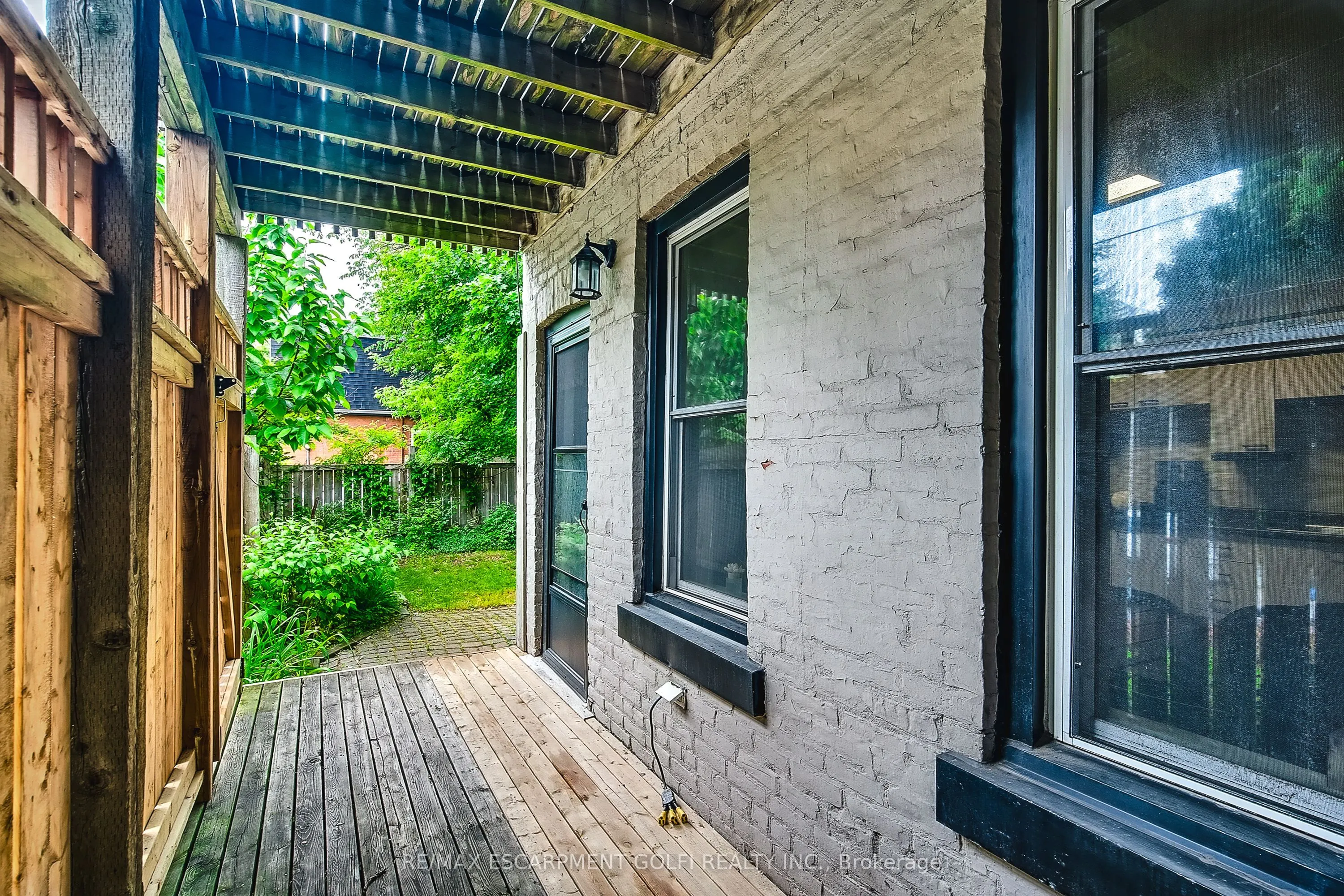 118 Queen Street S