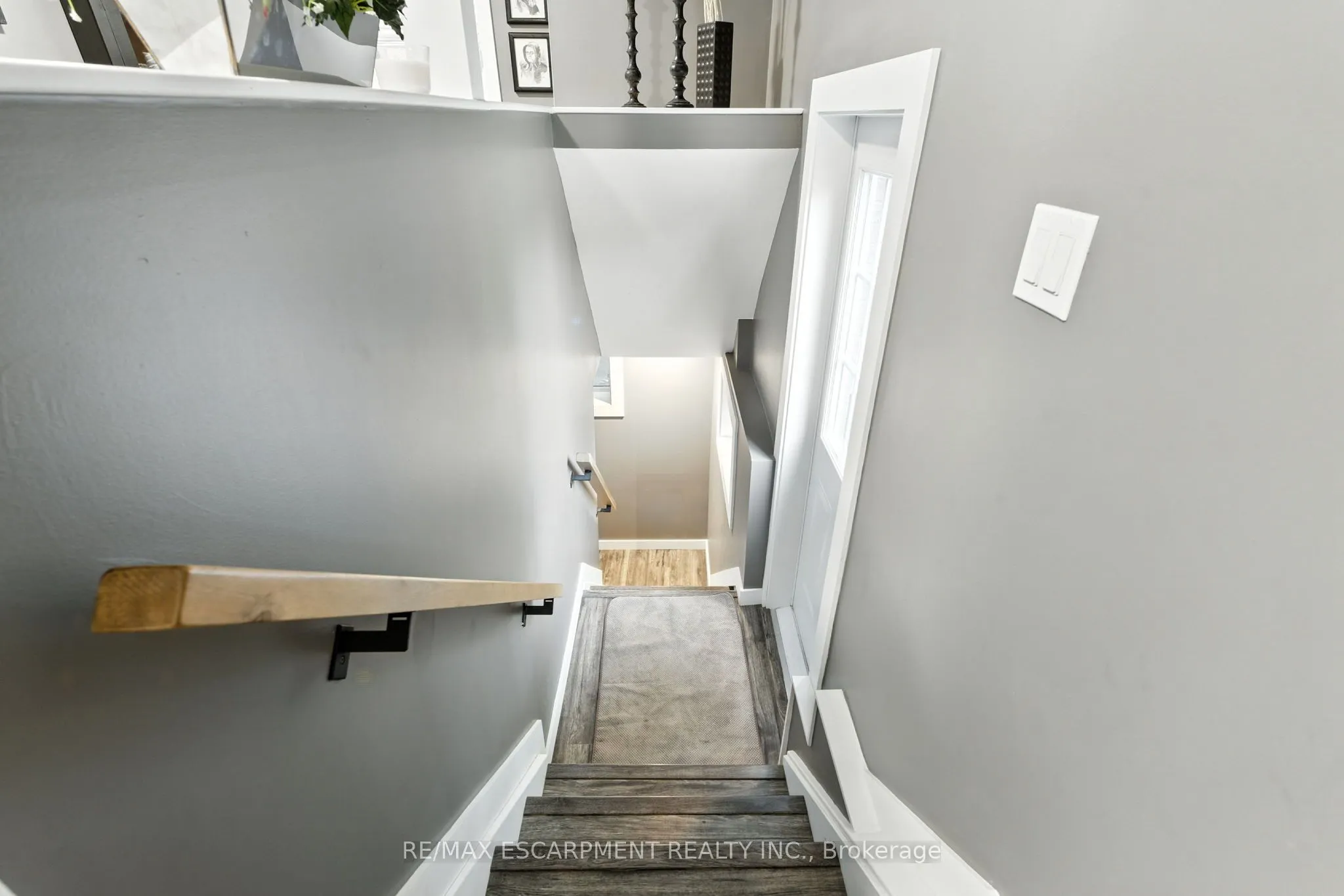85 Crosthwaite Avenue N