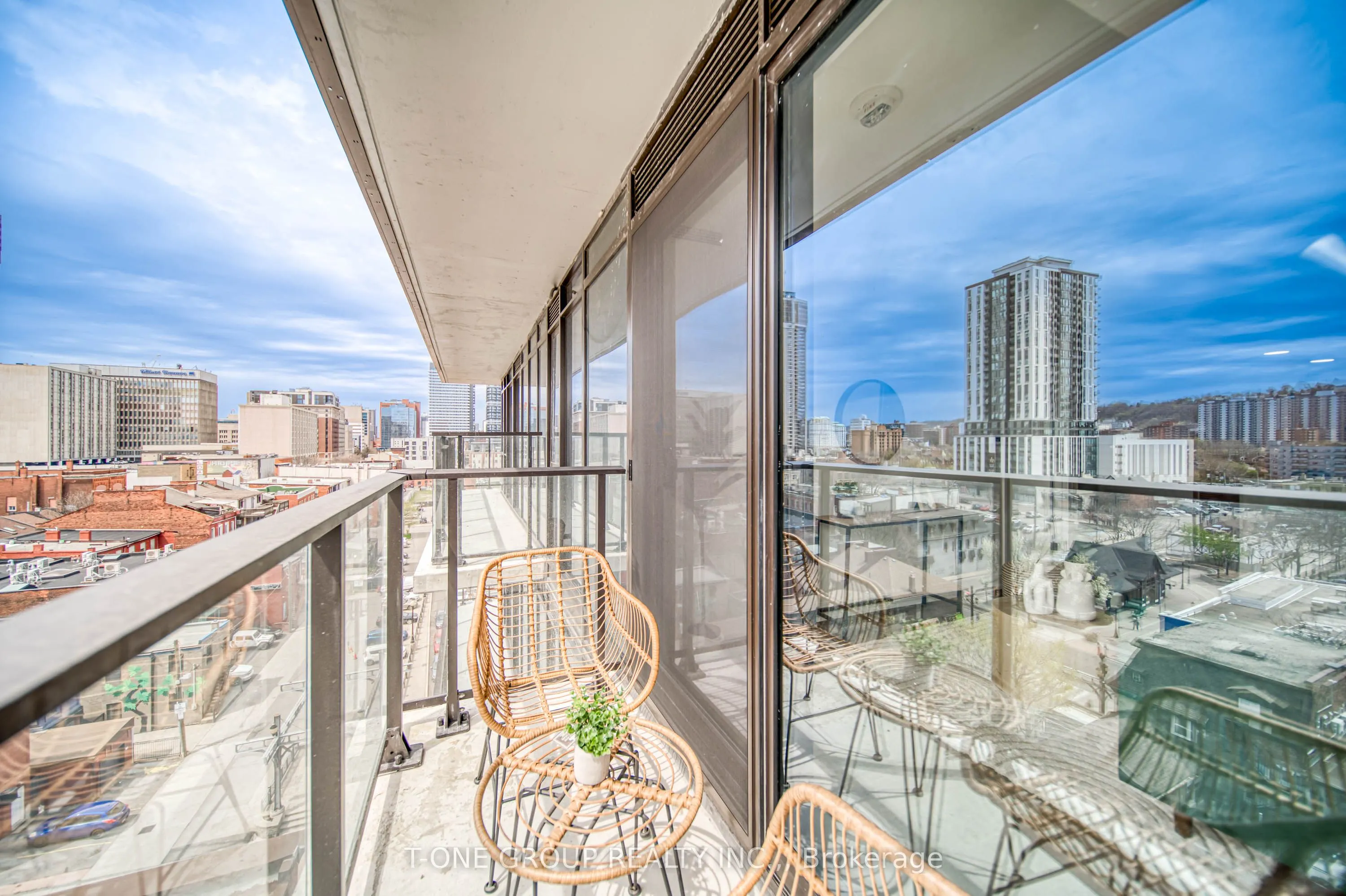 1 Jarvis Street, #910