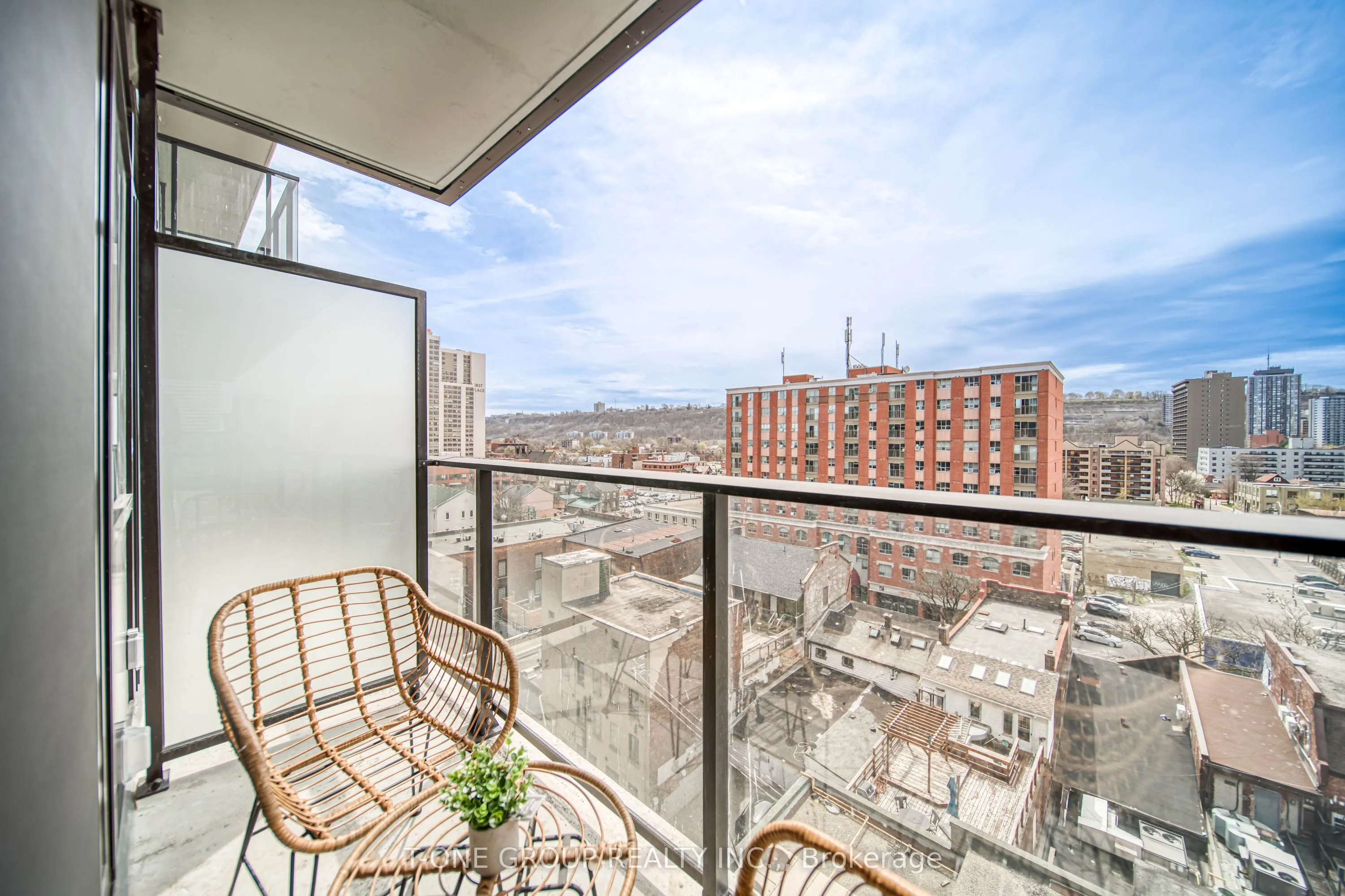 1 Jarvis Street, #910