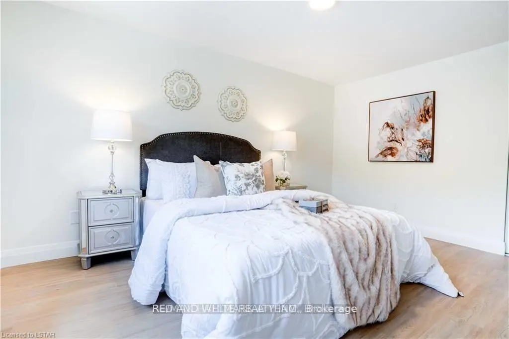 355 Sandringham Crescent, #UNIT-54