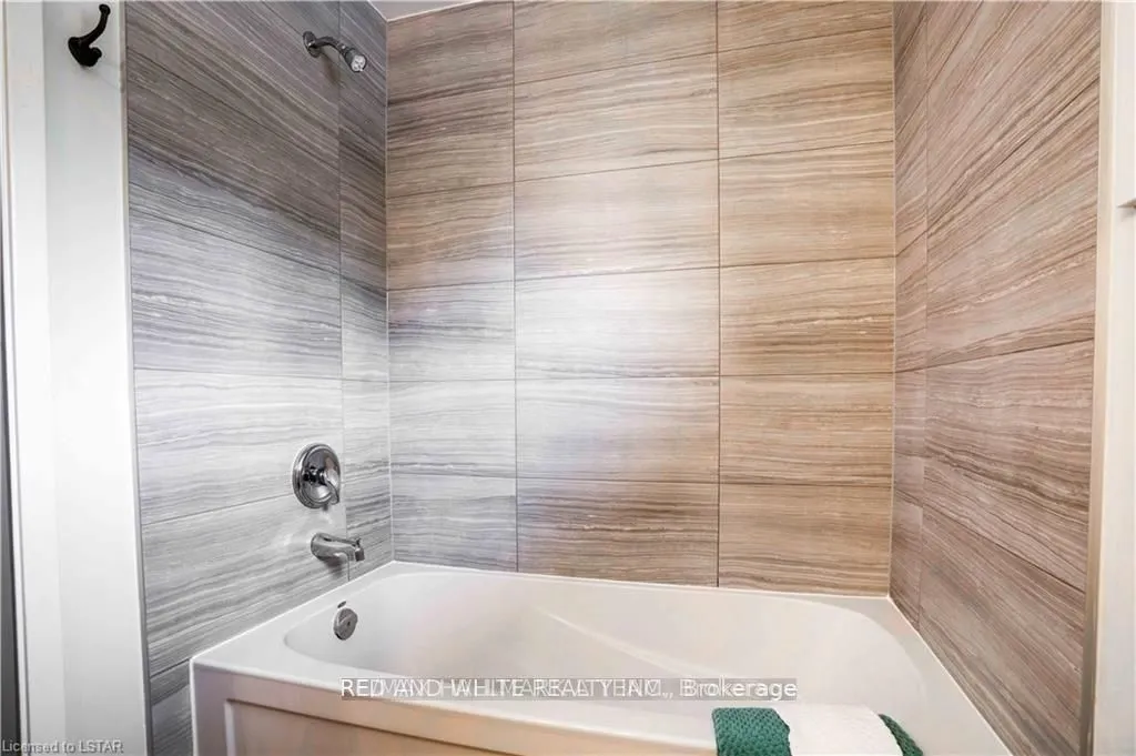 355 Sandringham Crescent, #UNIT-54