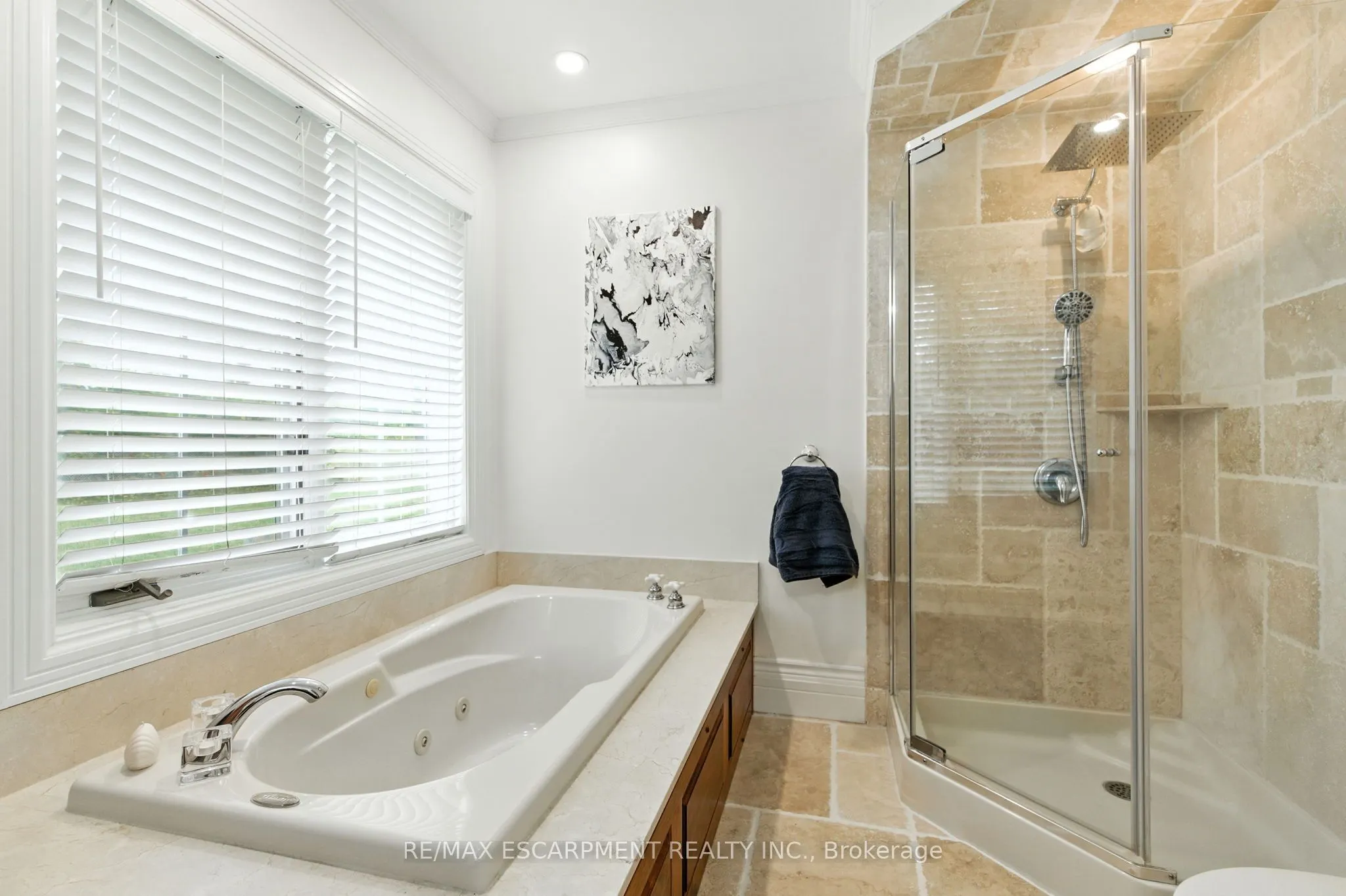 24 Meander Close