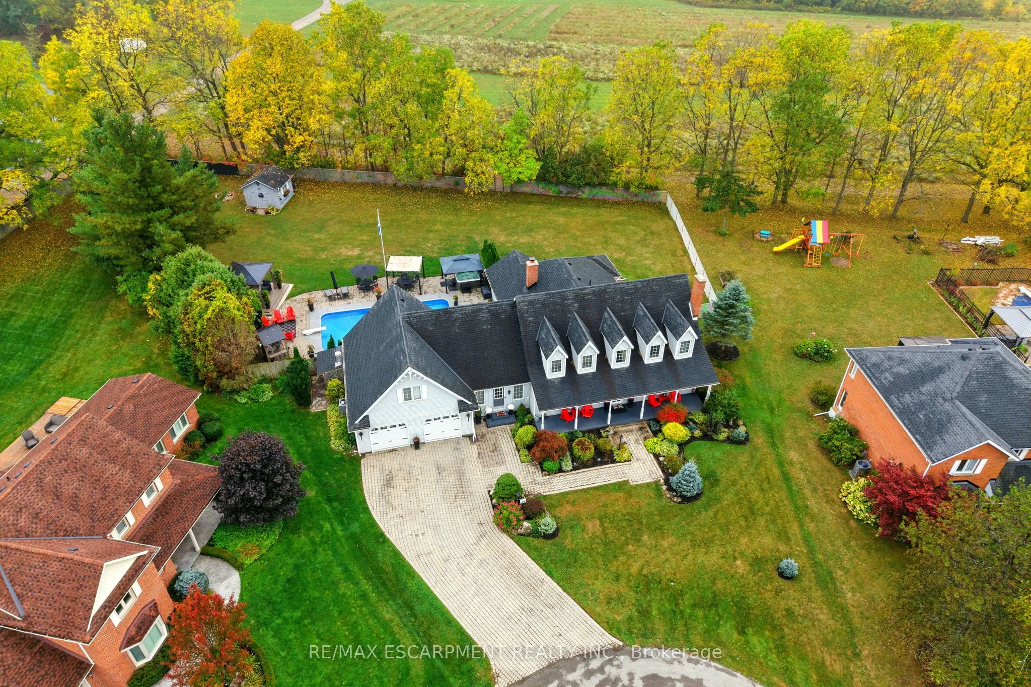 24 Meander Close