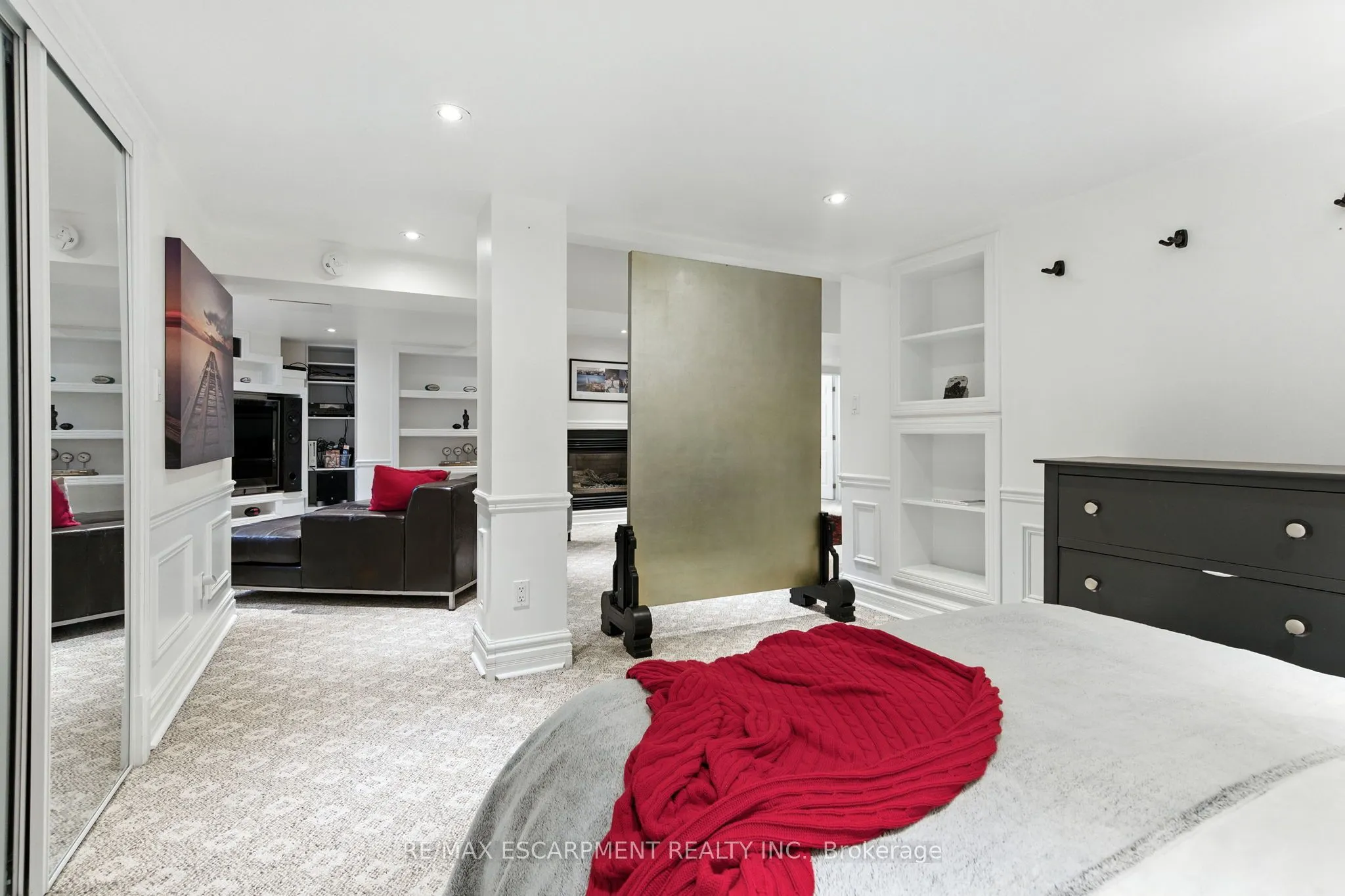 24 Meander Close