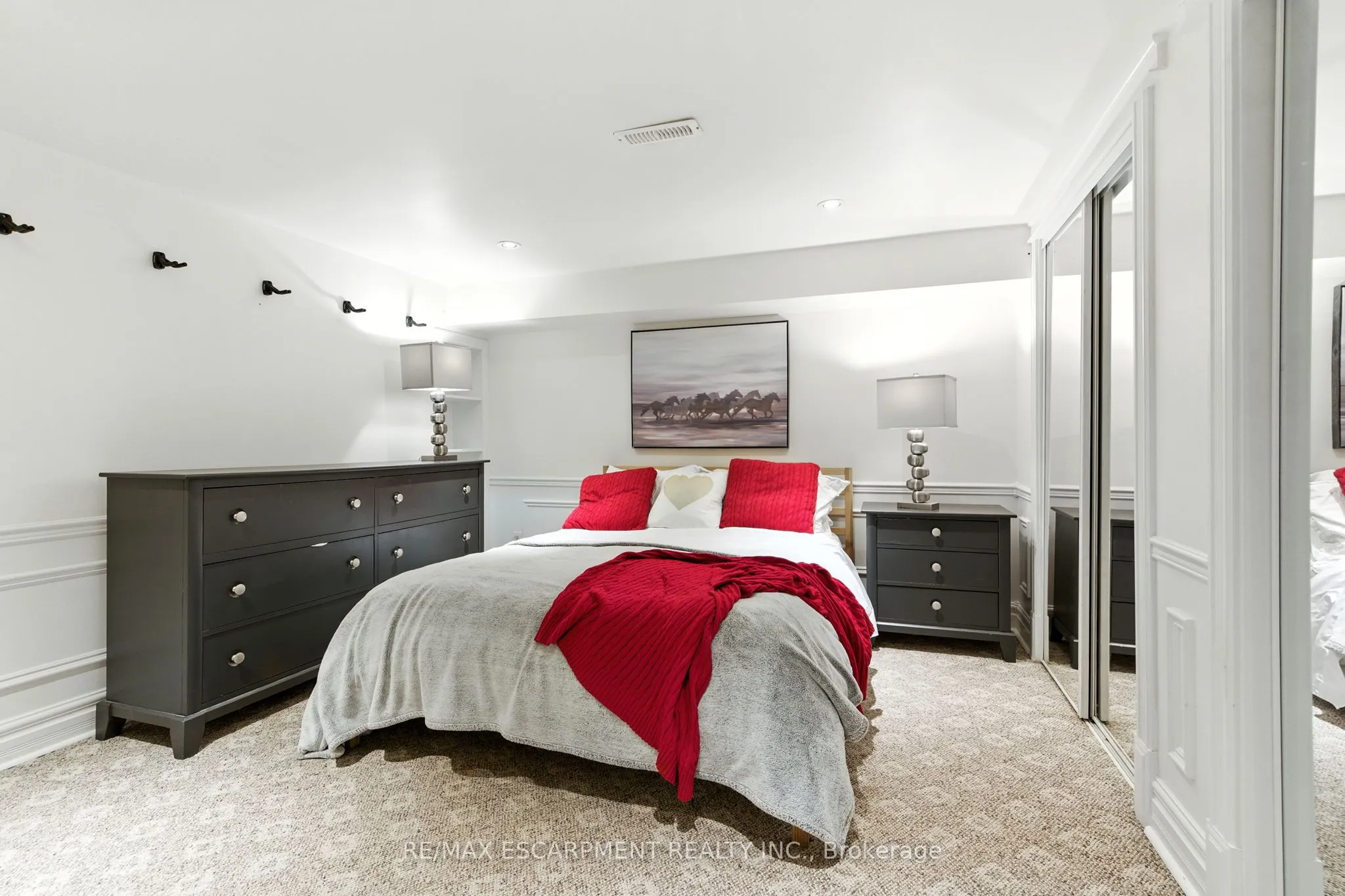 24 Meander Close