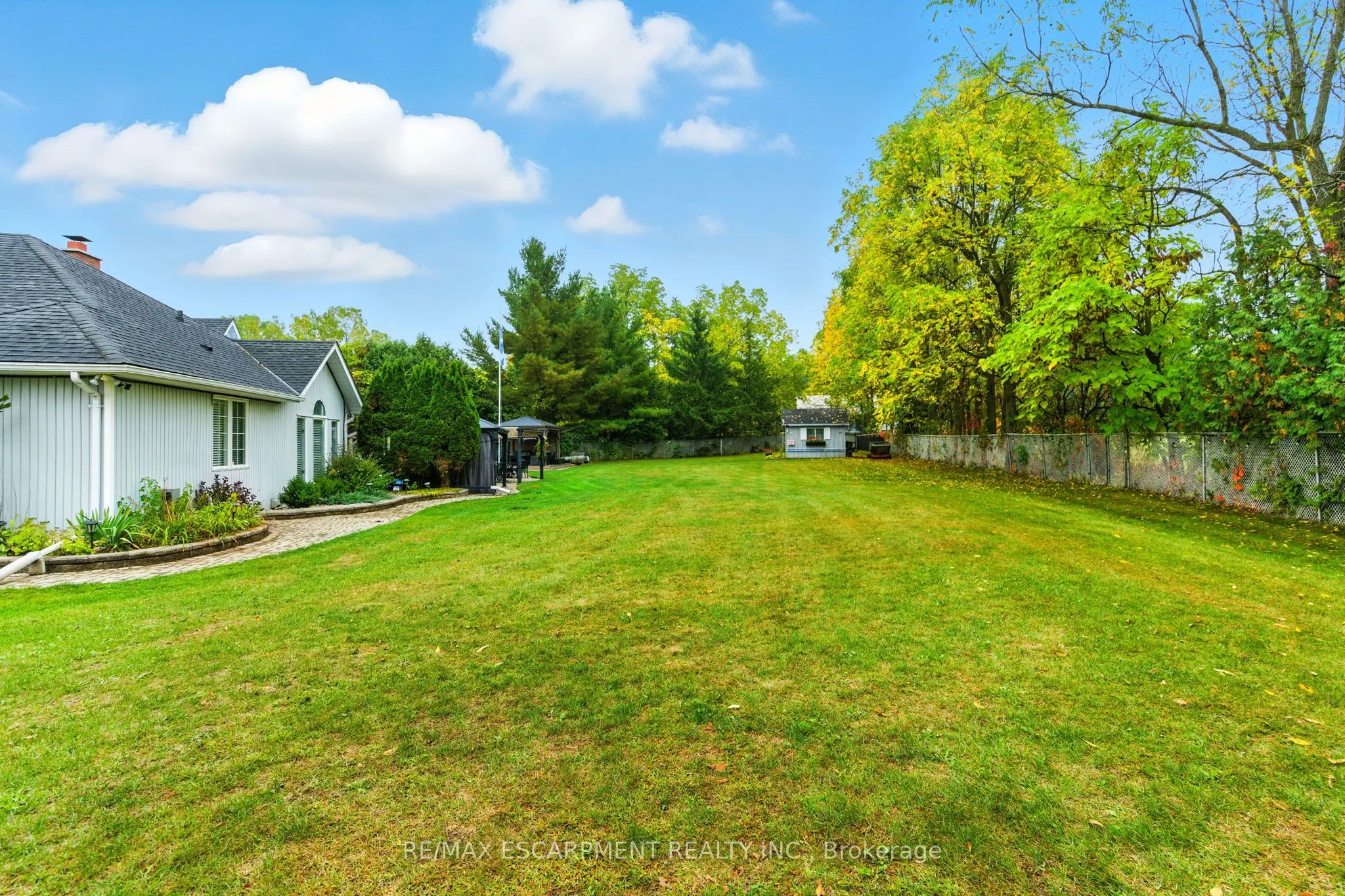 24 Meander Close
