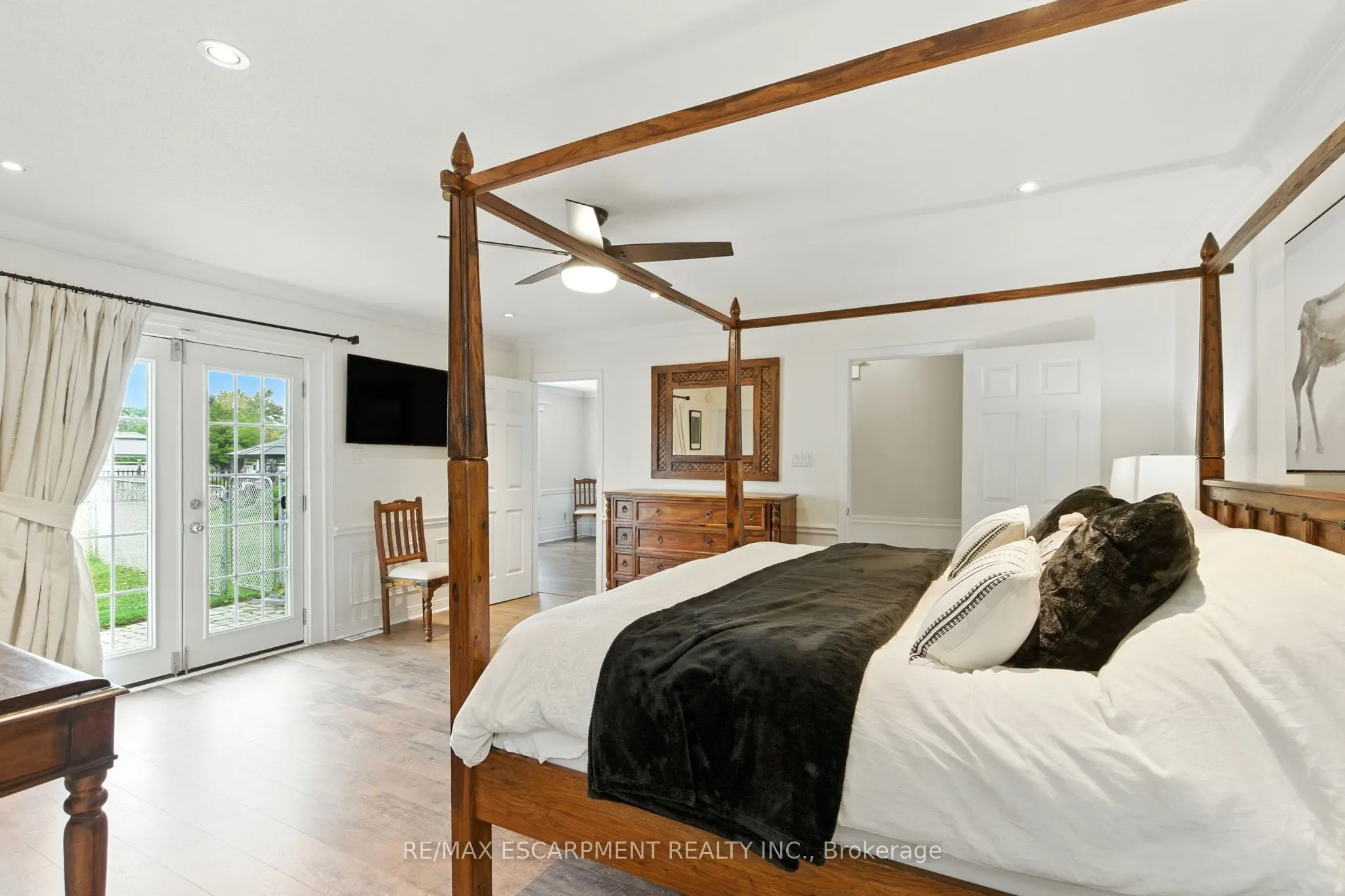 24 Meander Close
