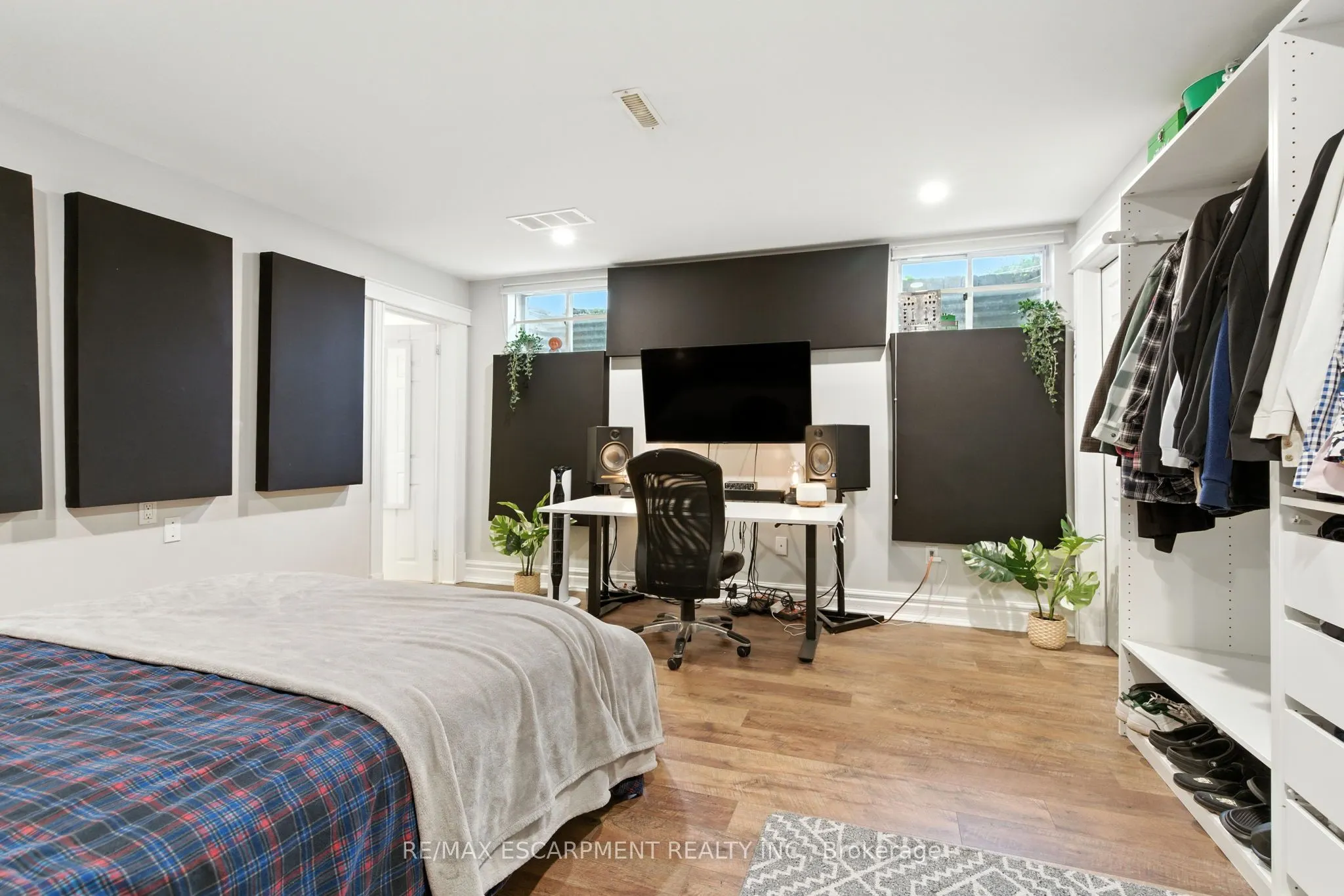 24 Meander Close