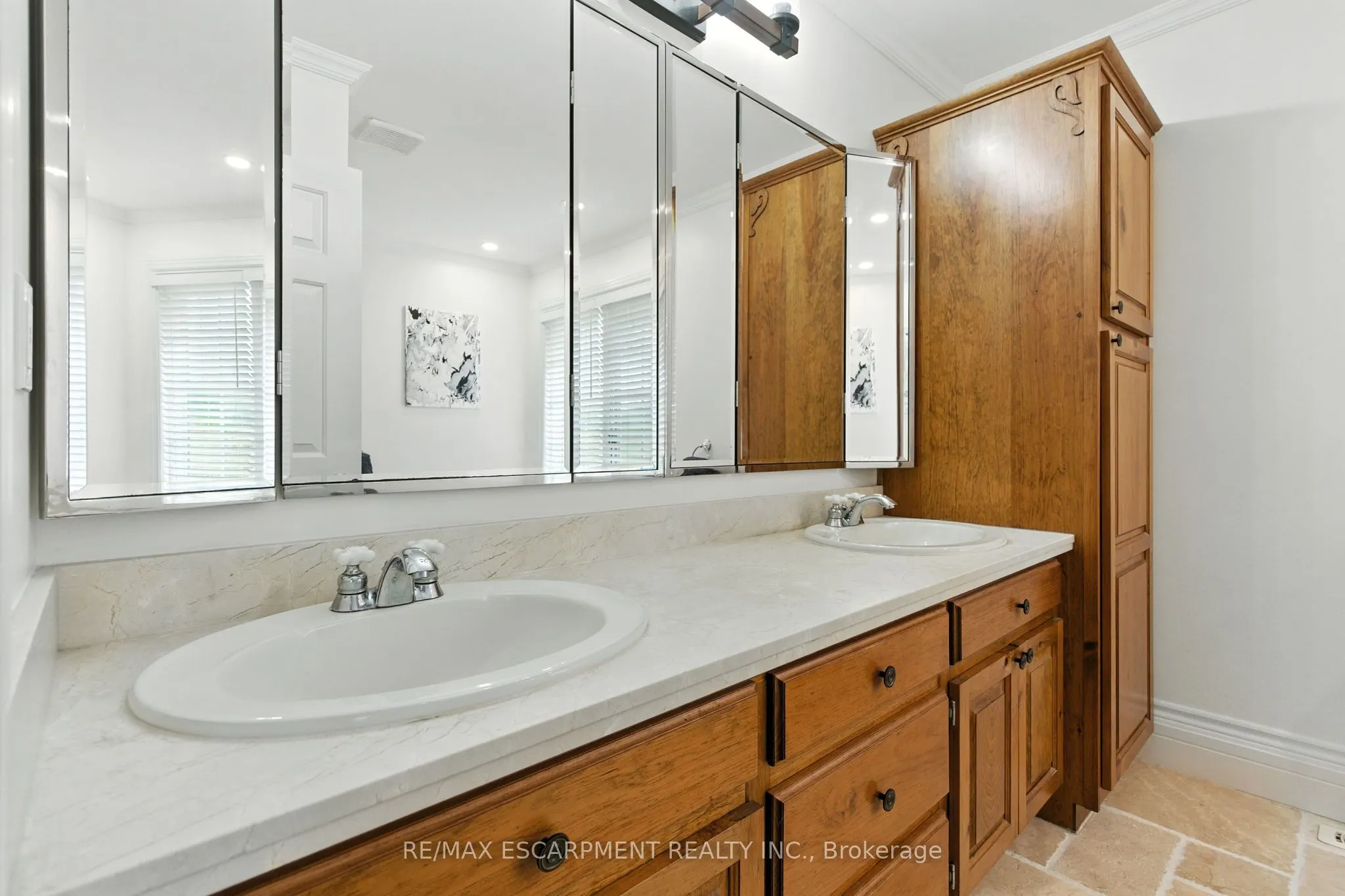 24 Meander Close