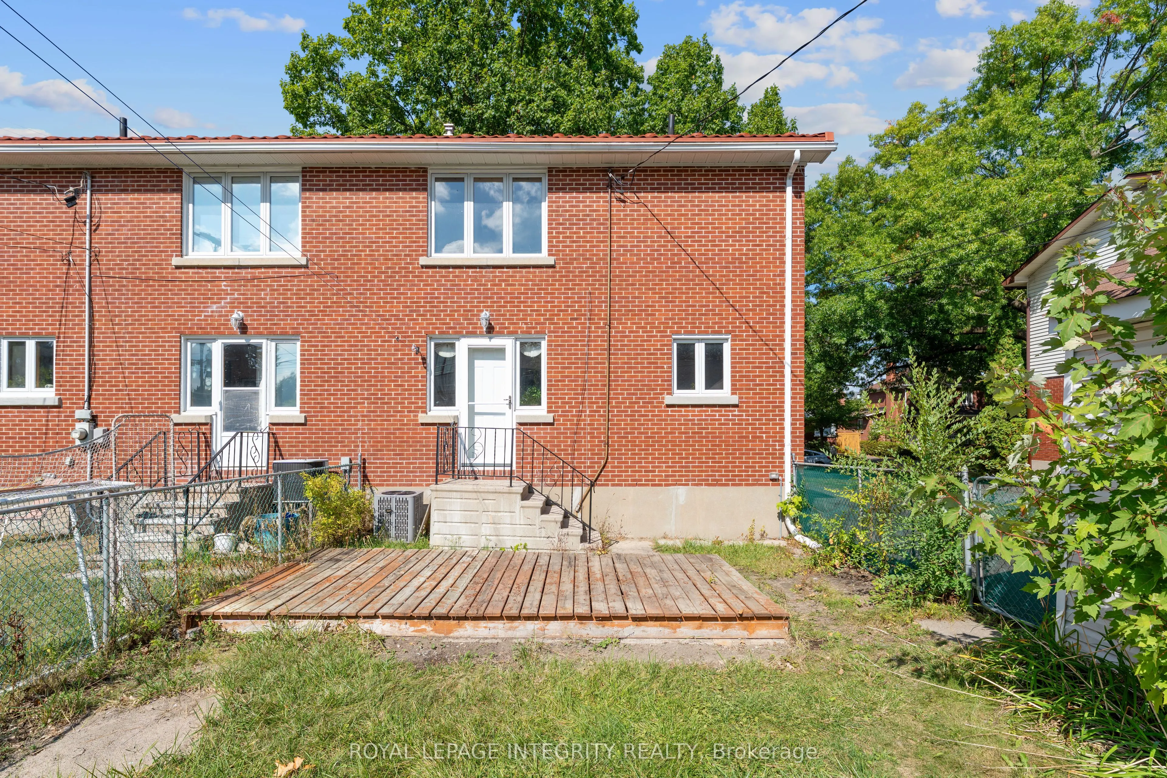 1350 Leaside Avenue