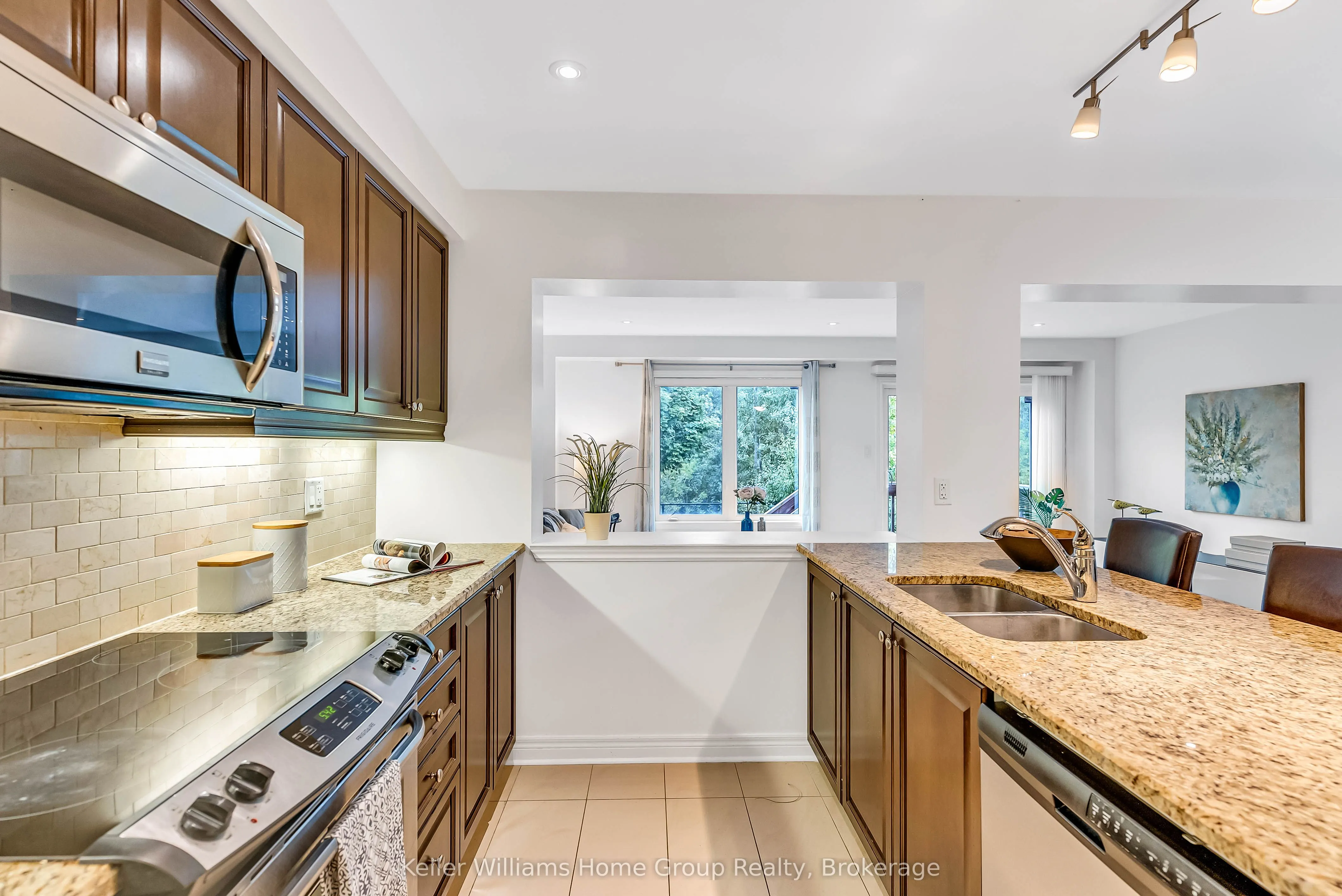1035 Victoria Road S, ##37