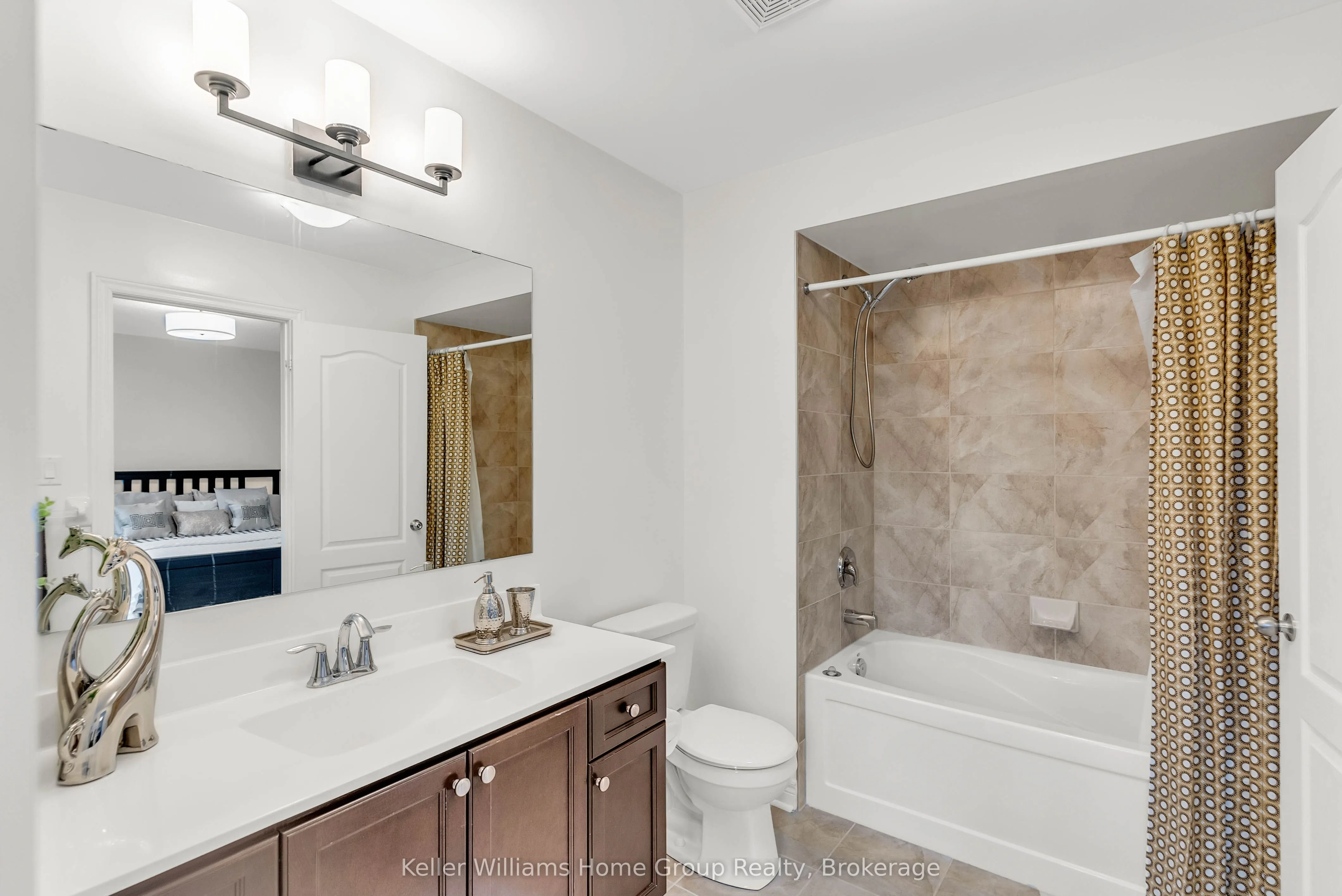 1035 Victoria Road S, ##37