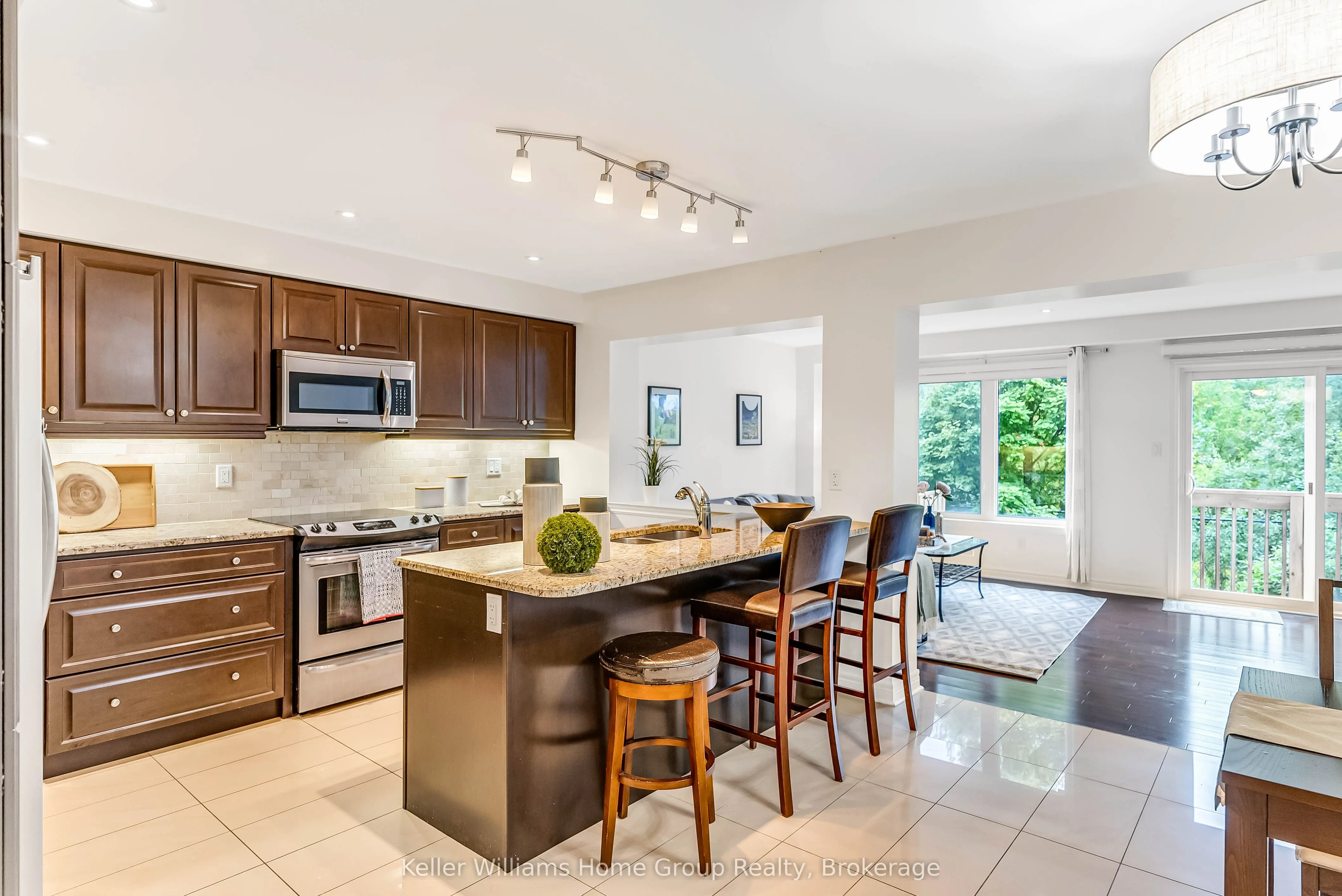 1035 Victoria Road S, ##37
