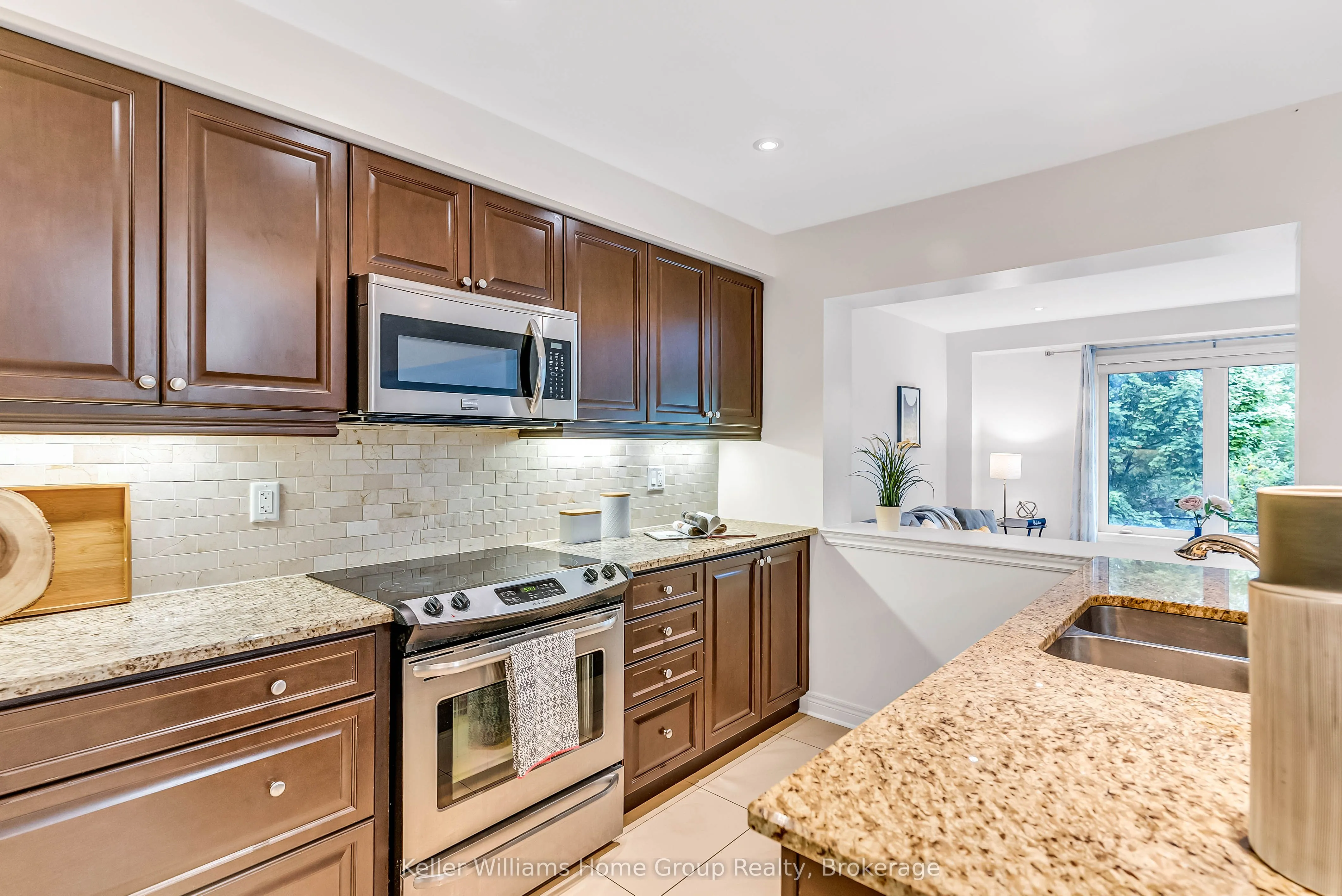 1035 Victoria Road S, ##37