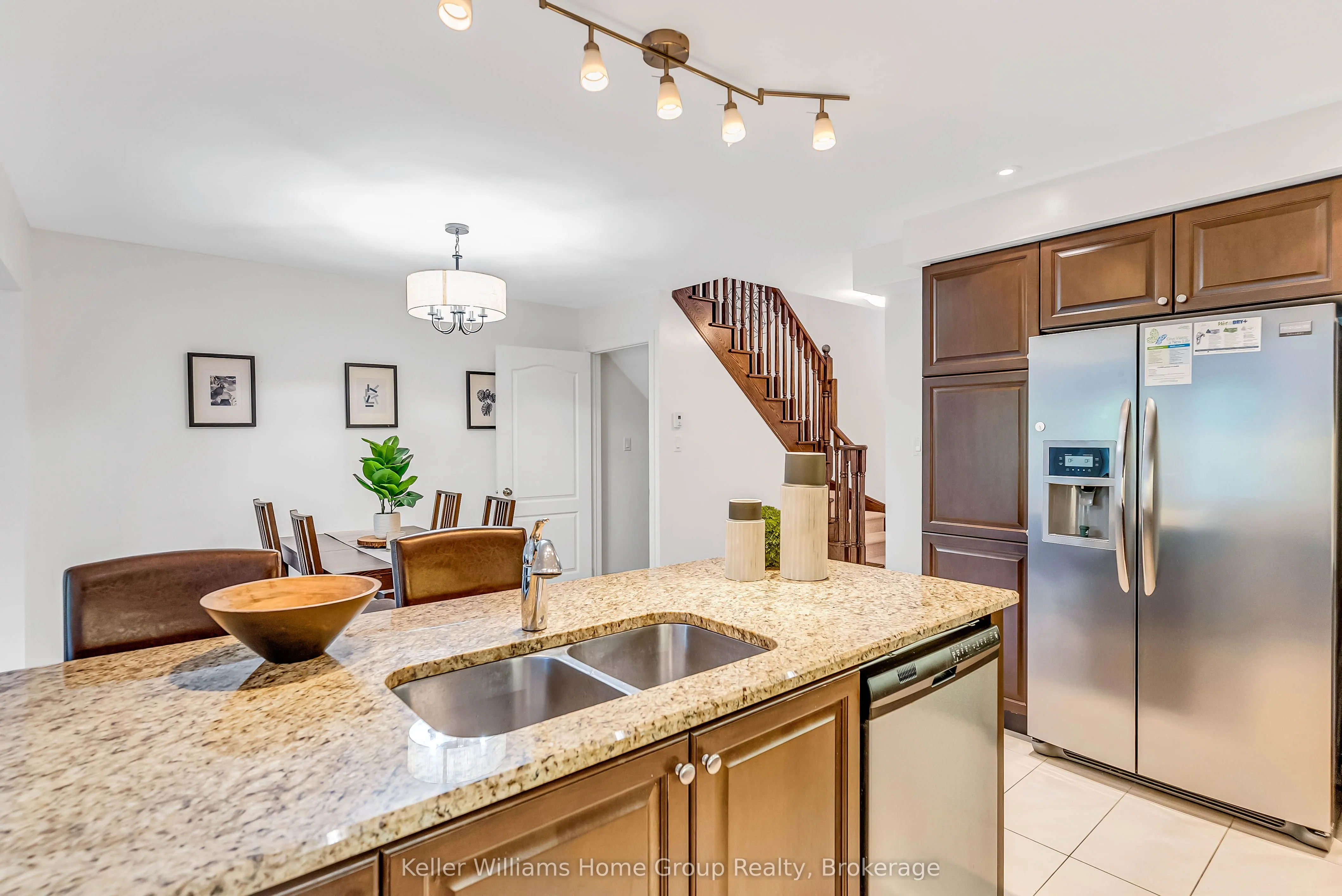1035 Victoria Road S, ##37