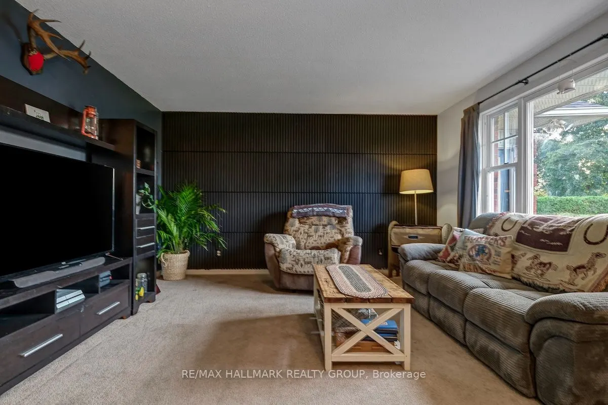 20 HILLTOP Crescent S
