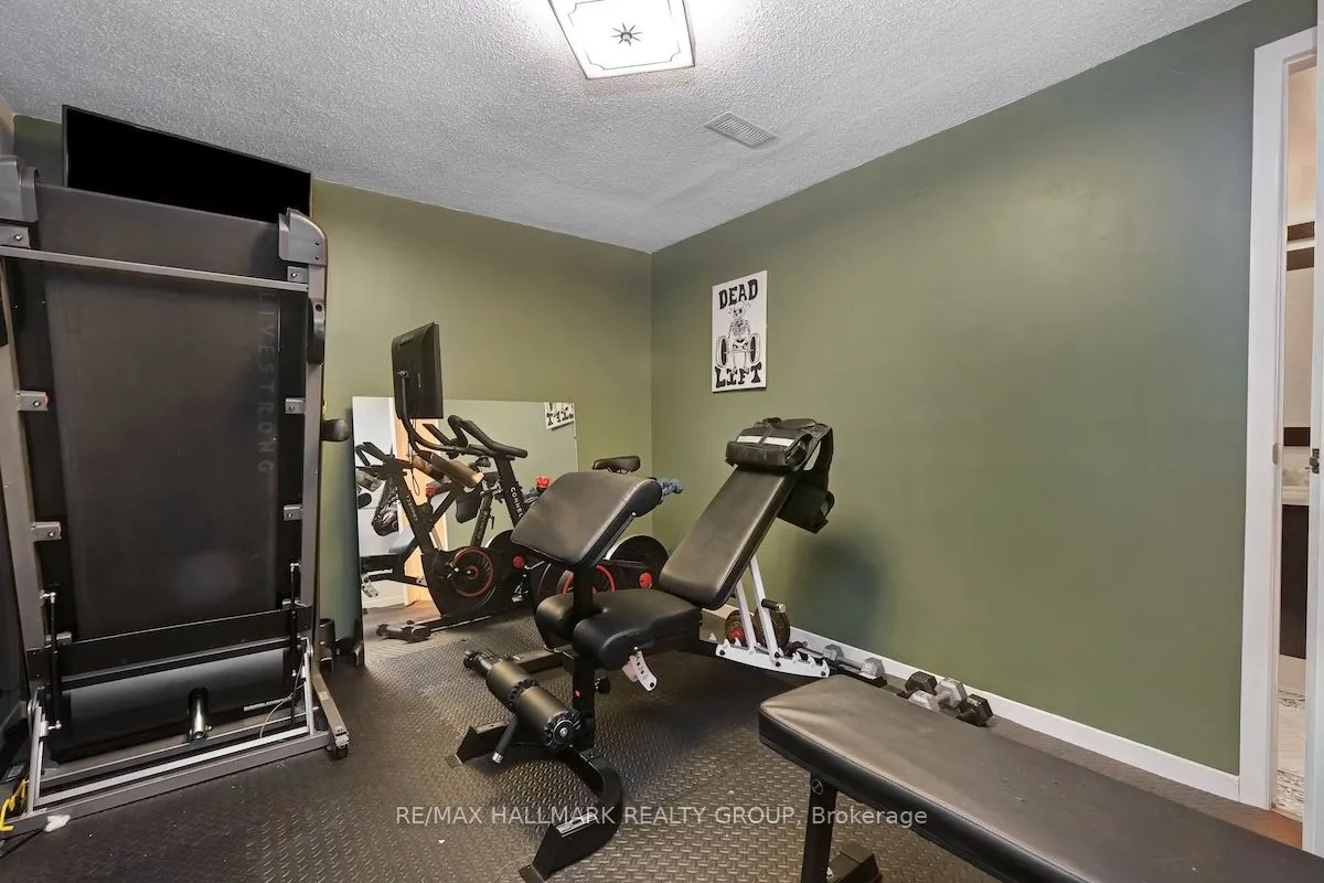 20 HILLTOP Crescent S