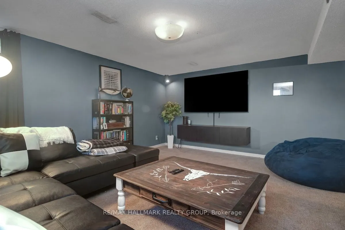 20 HILLTOP Crescent S