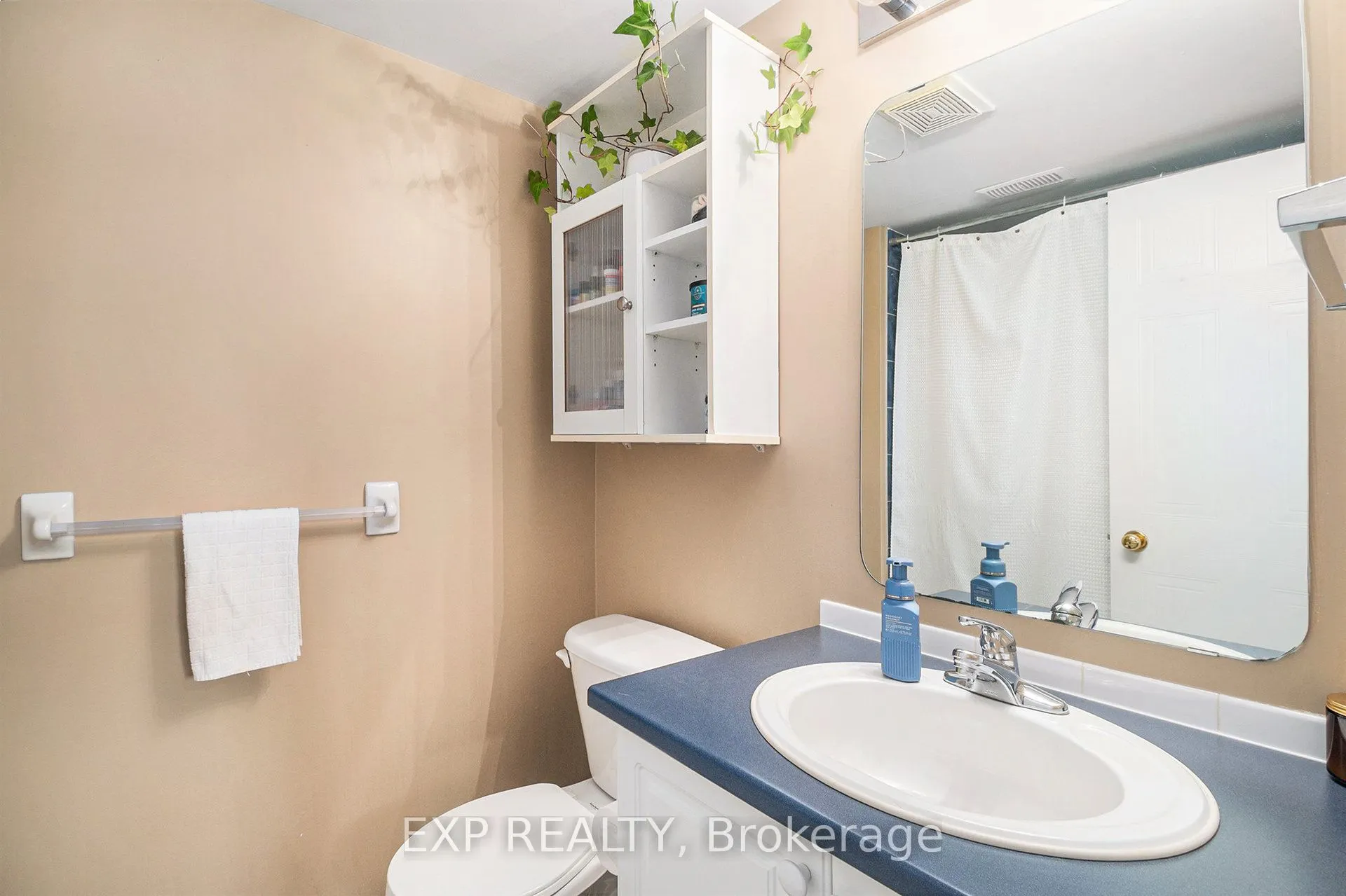 74 Lakepointe Drive, #17
