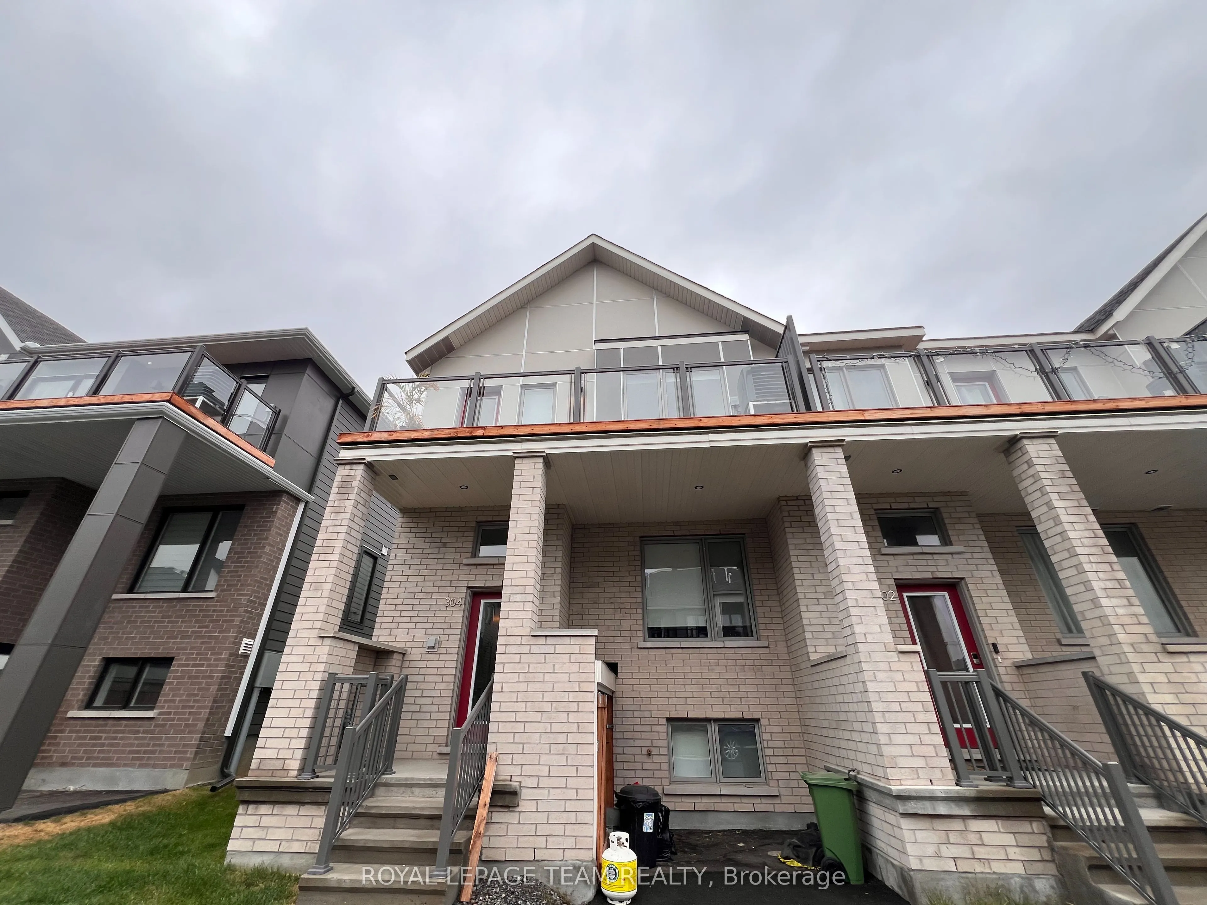 304 CATSFOOT Walk