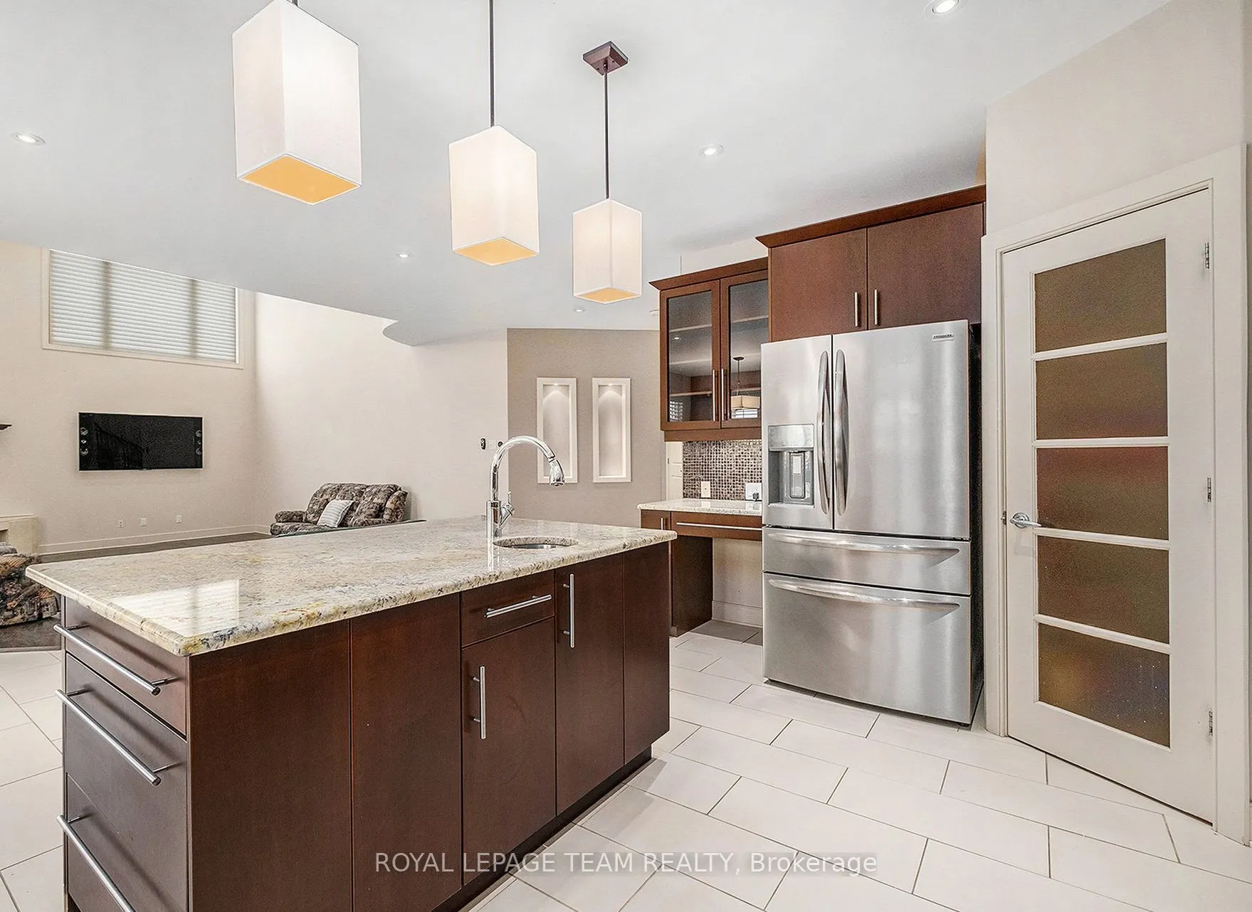 5386 Mansel Crescent