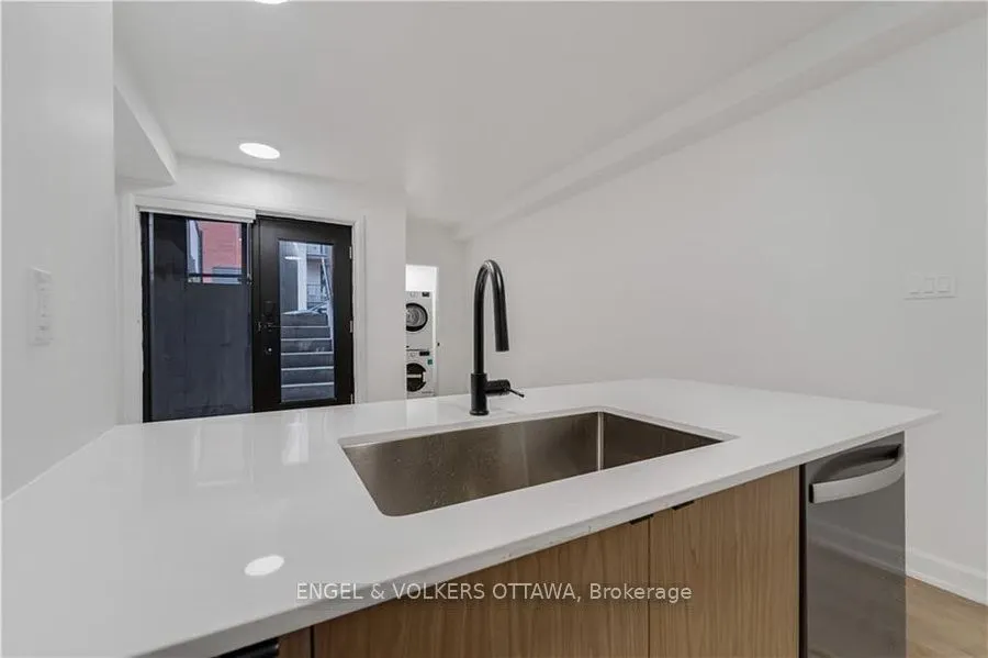 4 MONK Street, #1