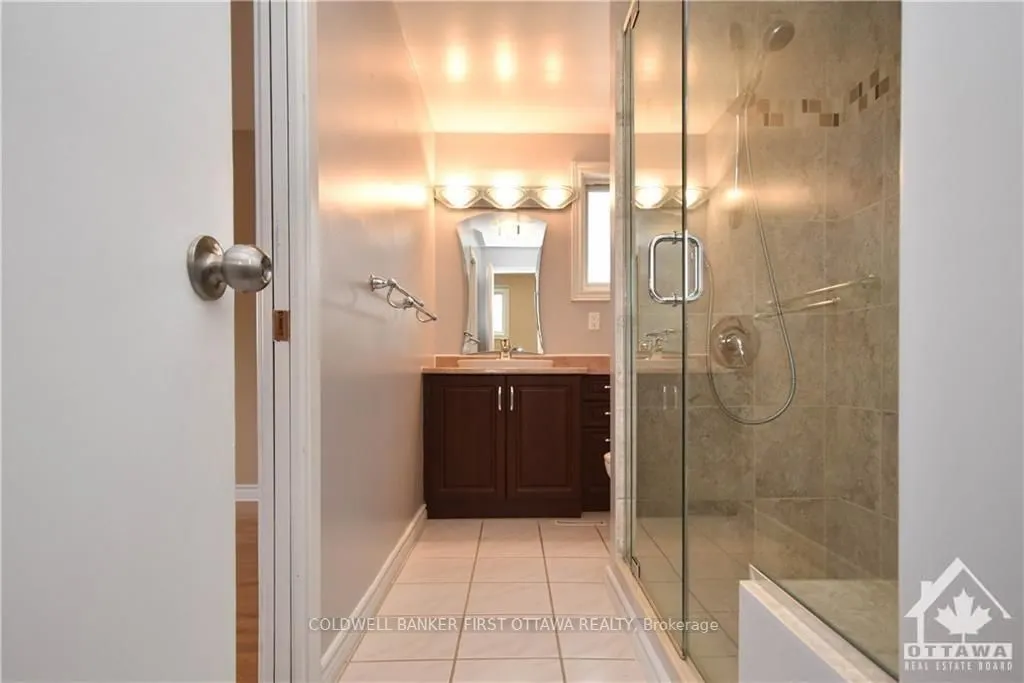 1883 DES PRAIRIES Avenue
