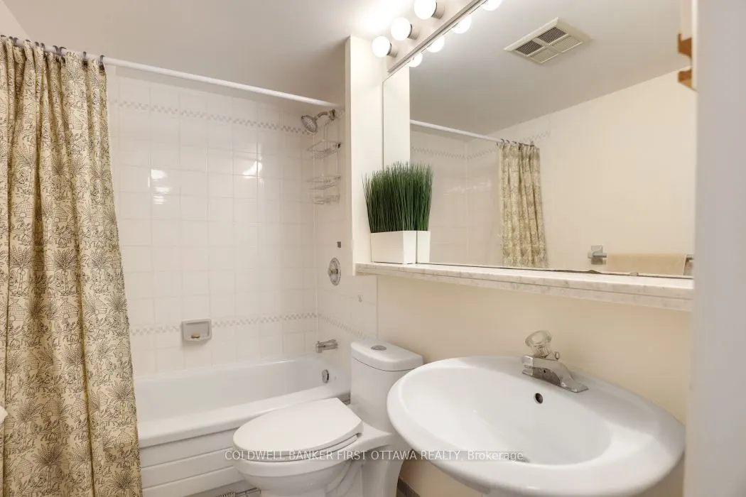 939 North River Road, #303