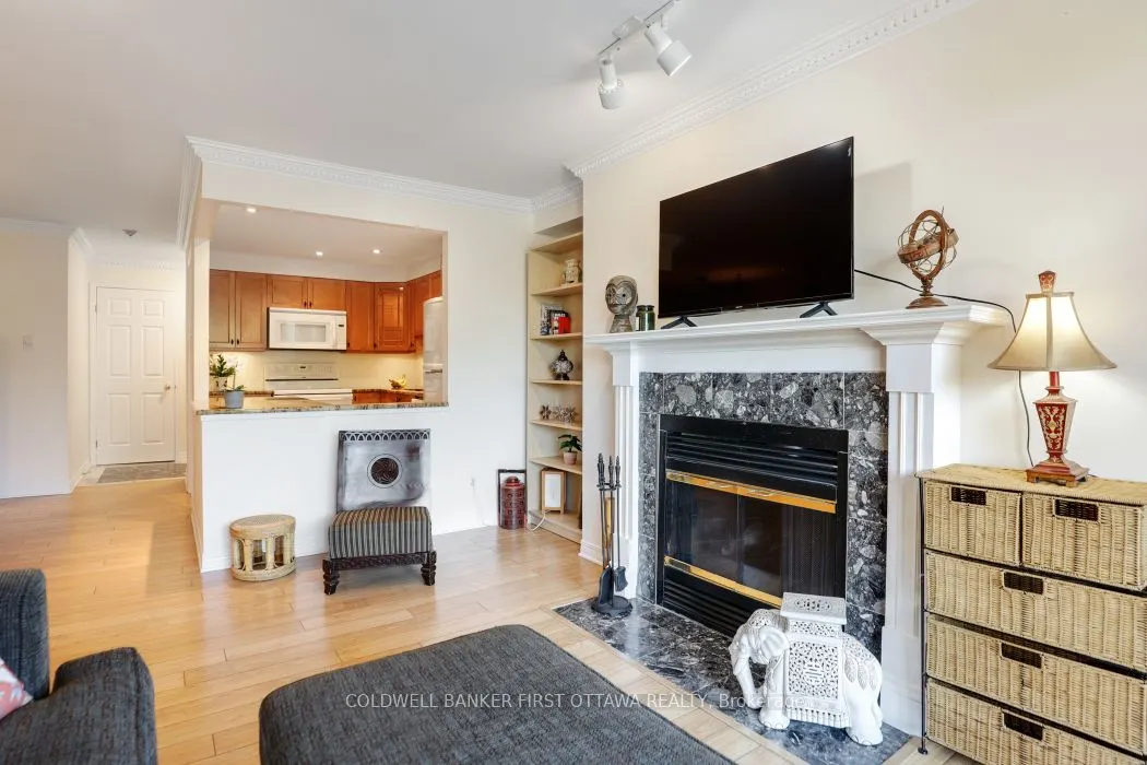 939 North River Road, #303