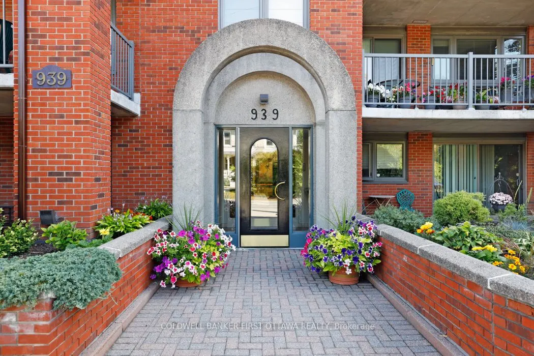 939 North River Road, #303