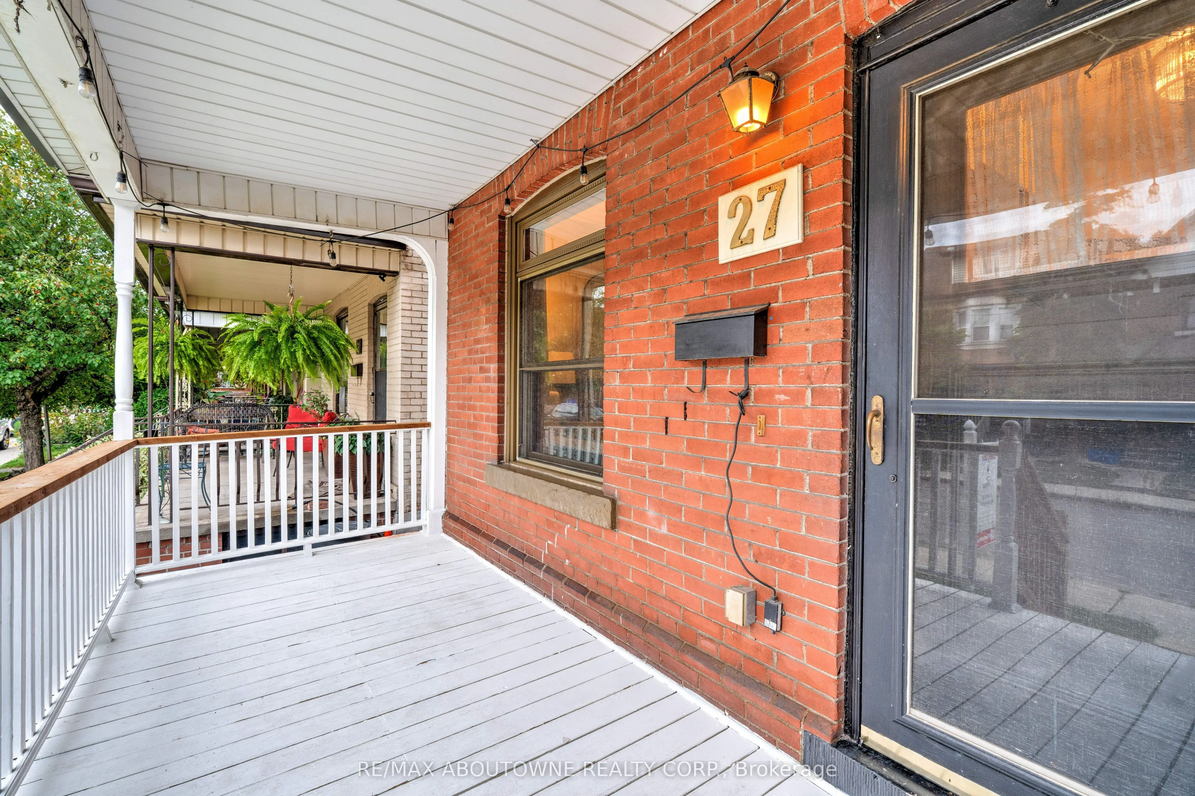 27 Garfield Avenue N