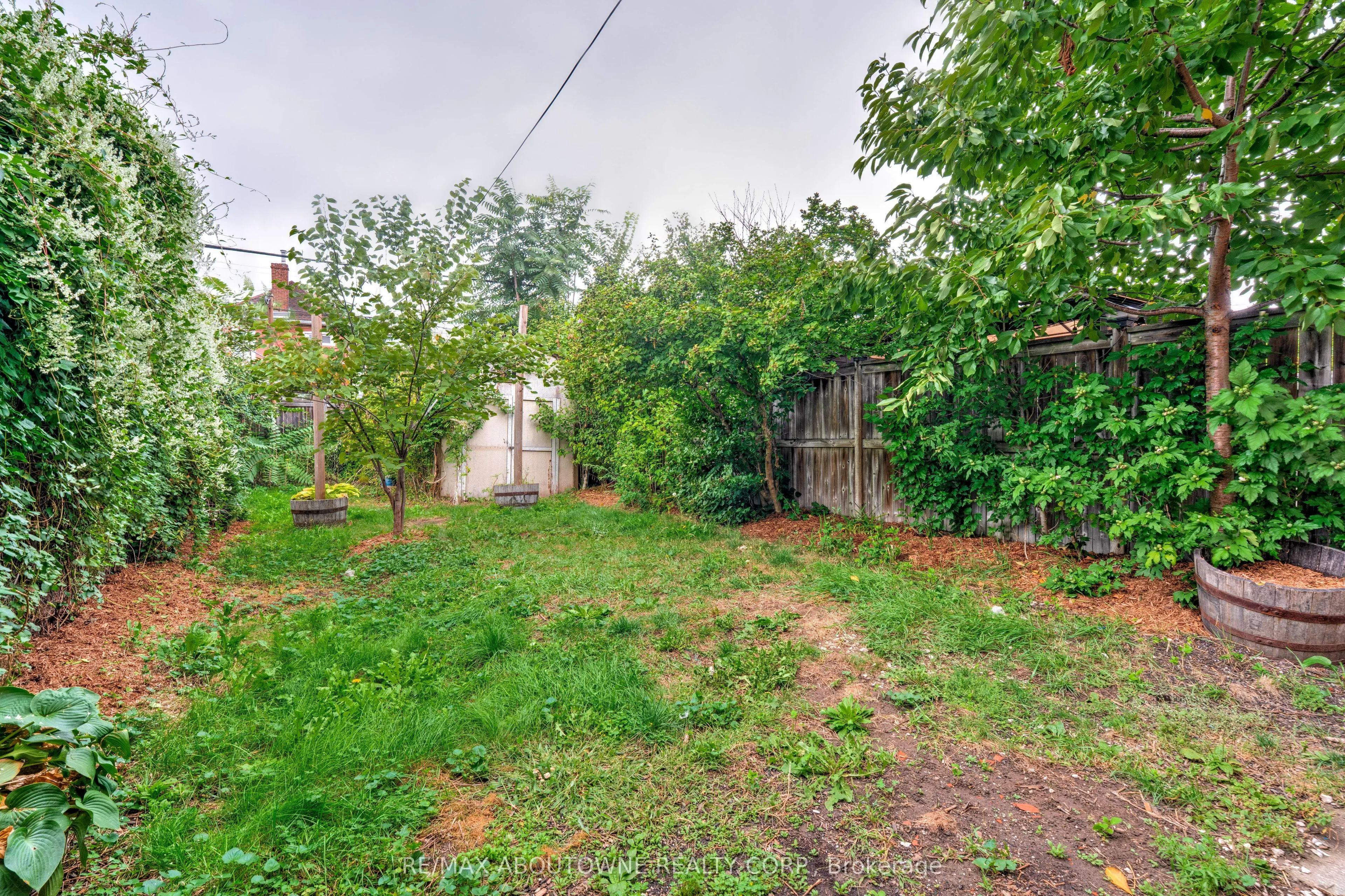 27 Garfield Avenue N