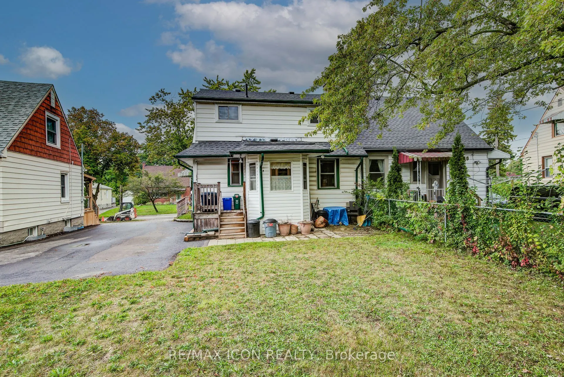 105 Lorne Crescent