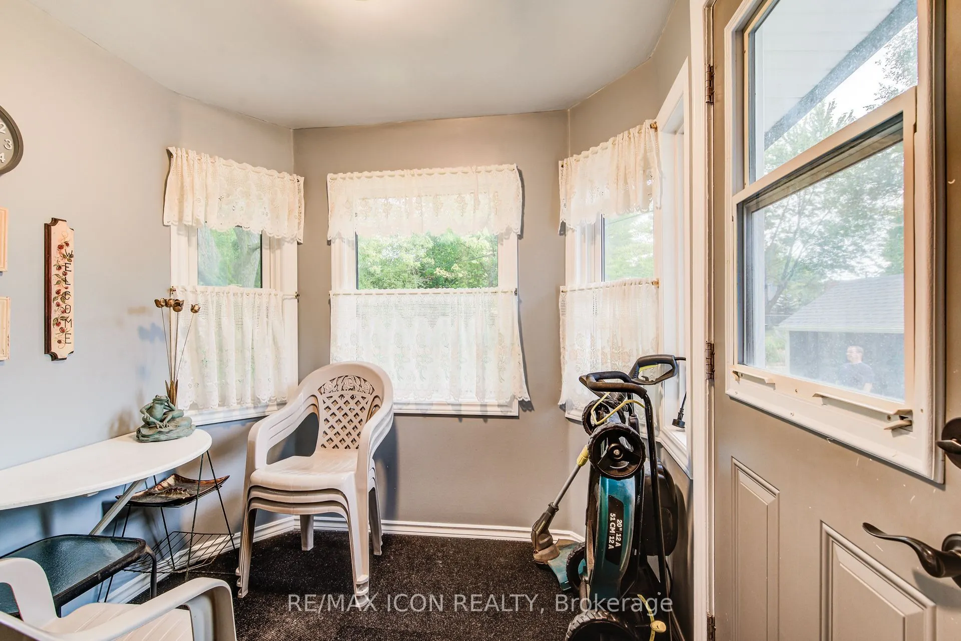 105 Lorne Crescent
