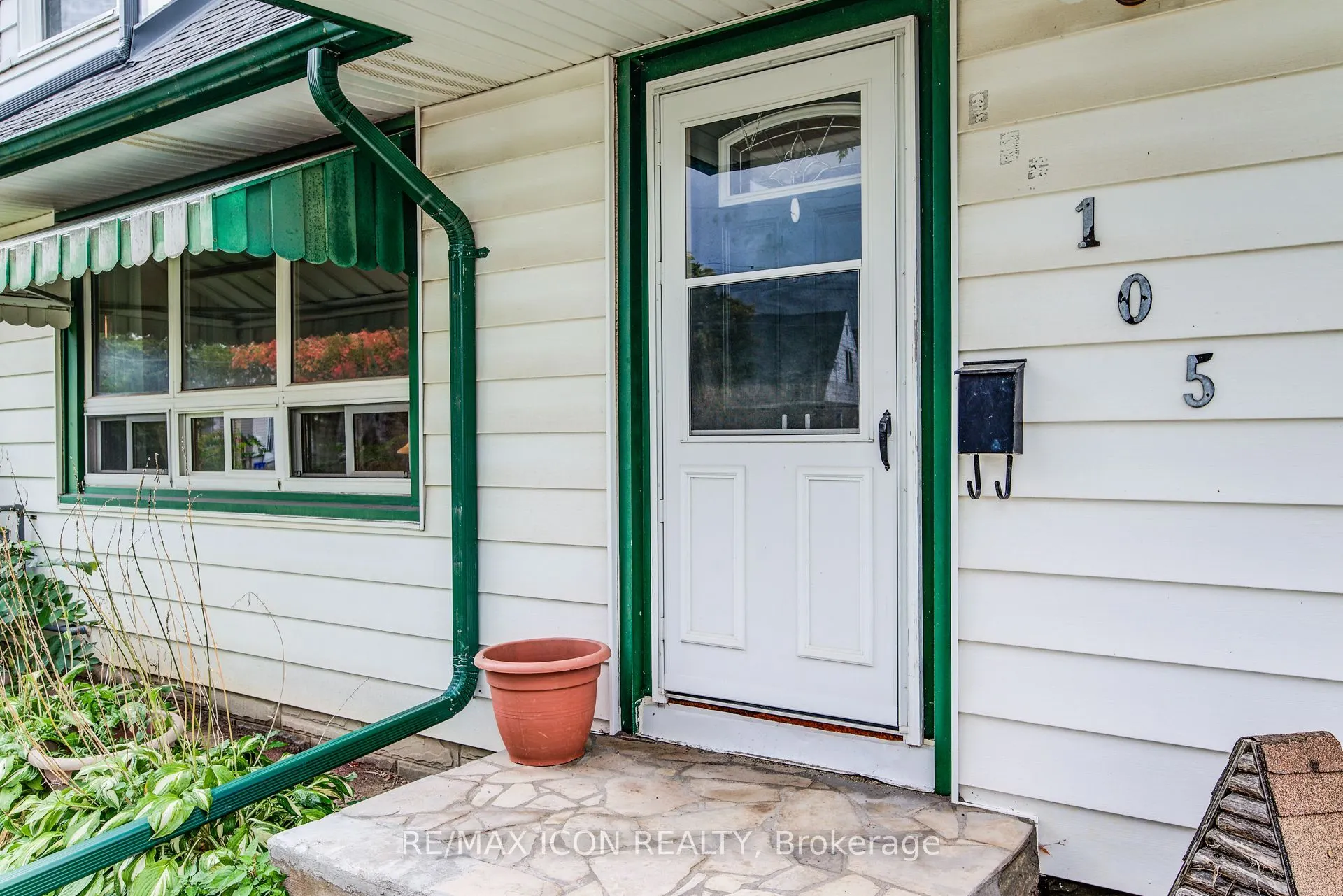105 Lorne Crescent