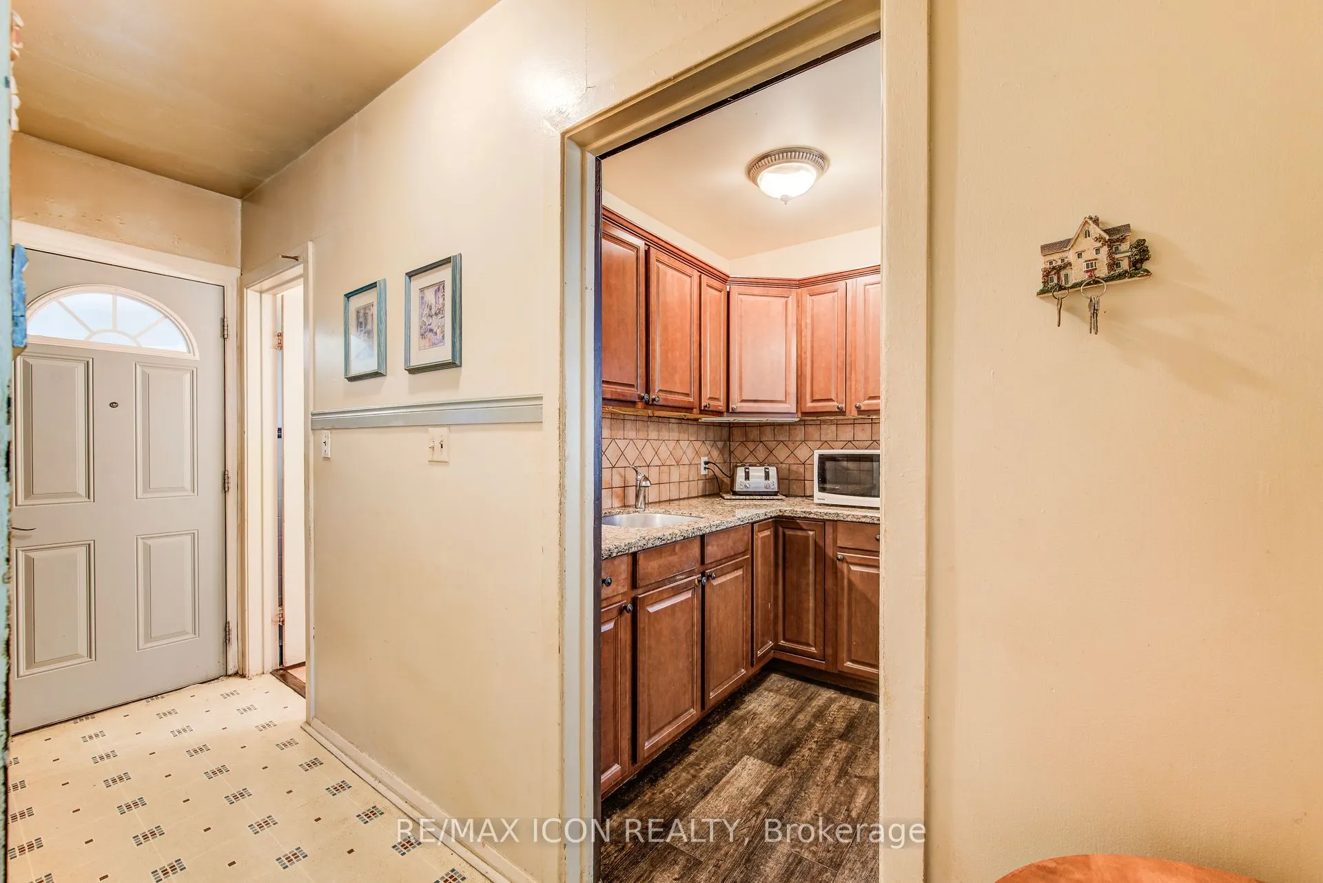 105 Lorne Crescent