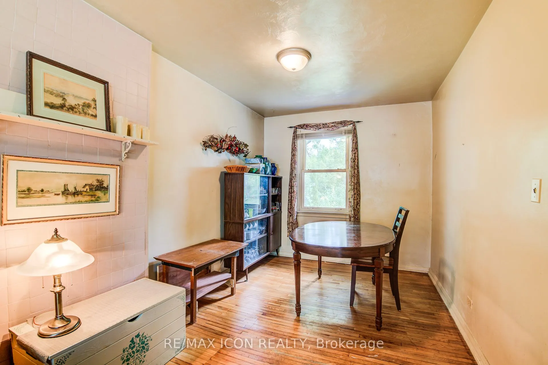 105 Lorne Crescent