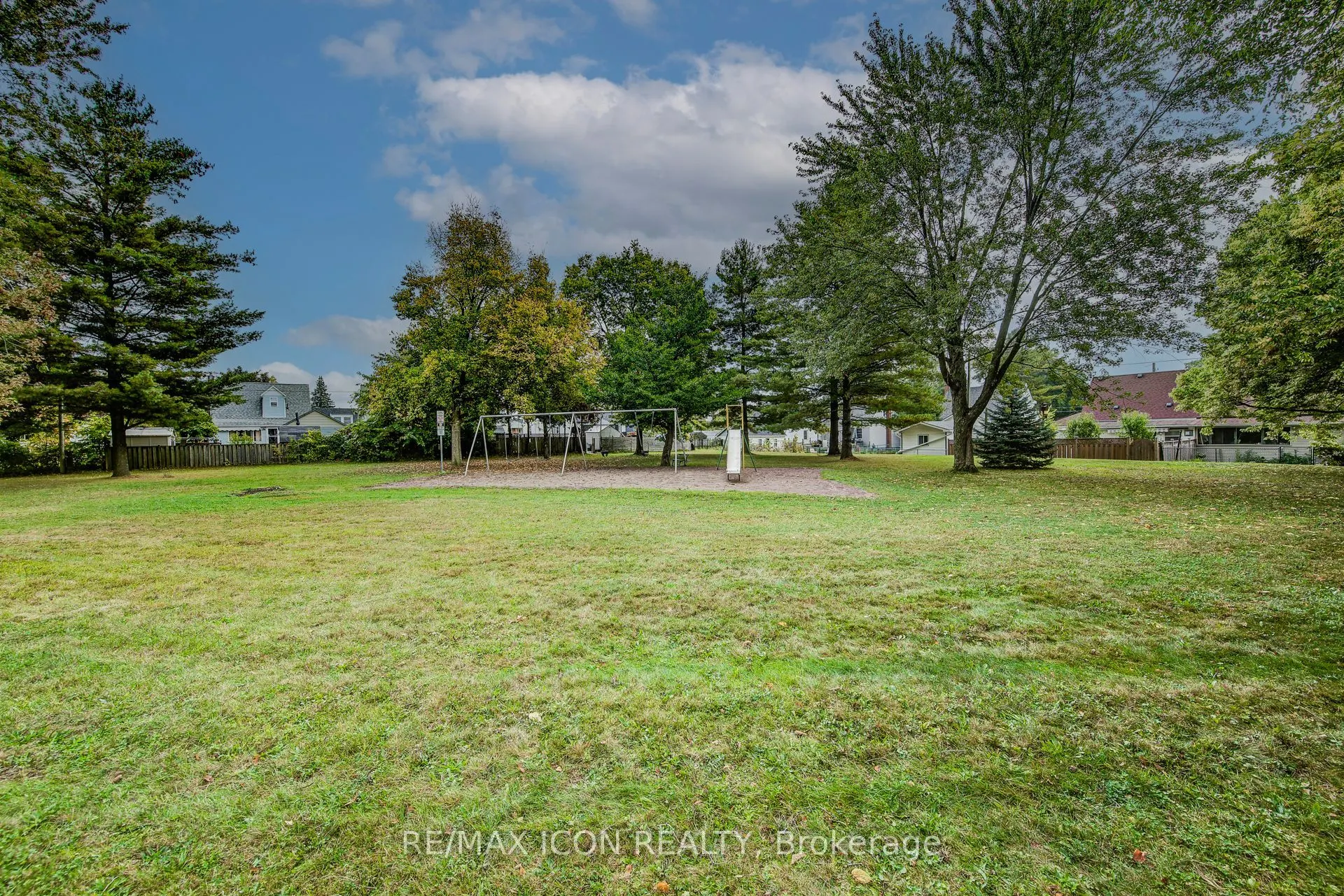 105 Lorne Crescent