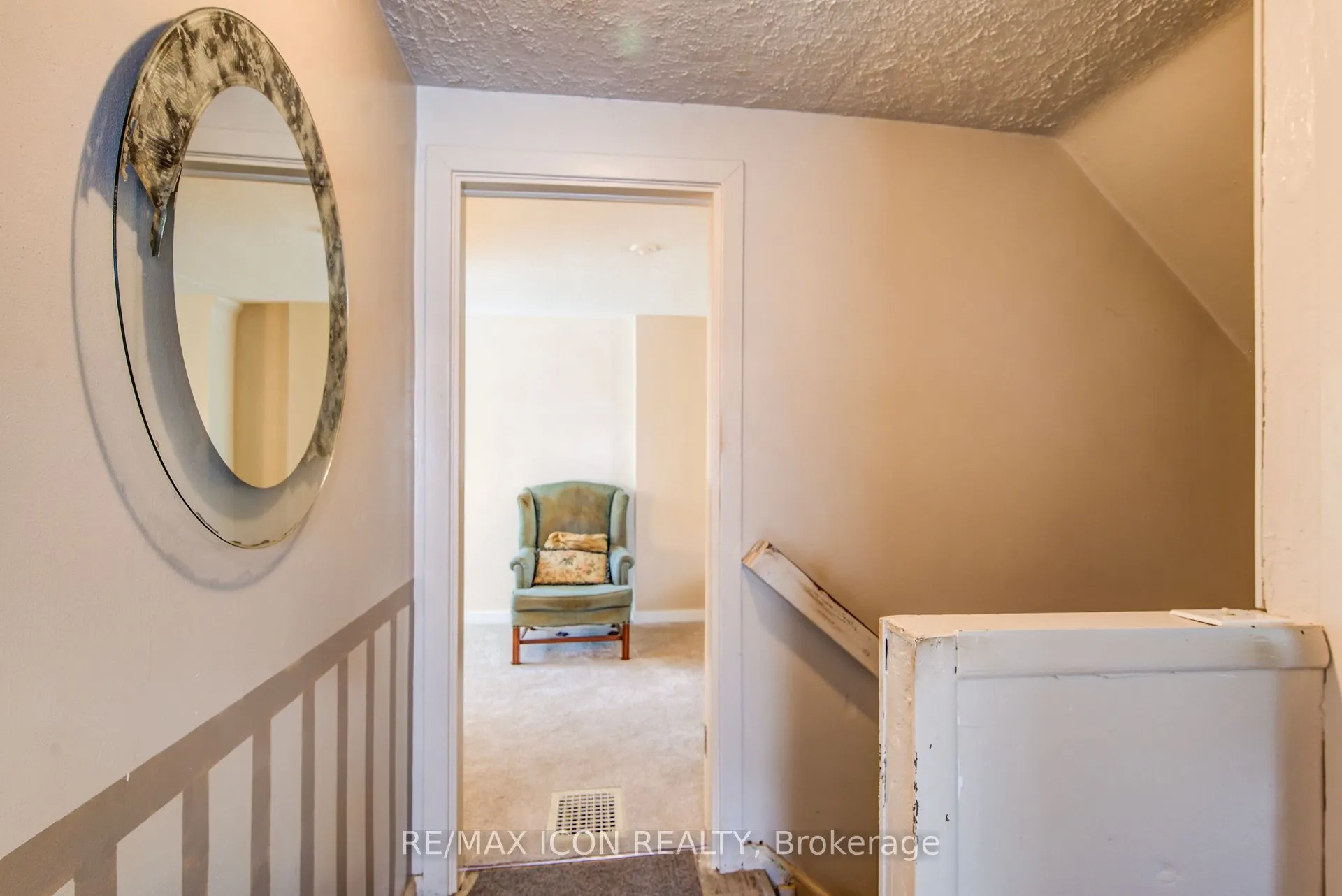 105 Lorne Crescent
