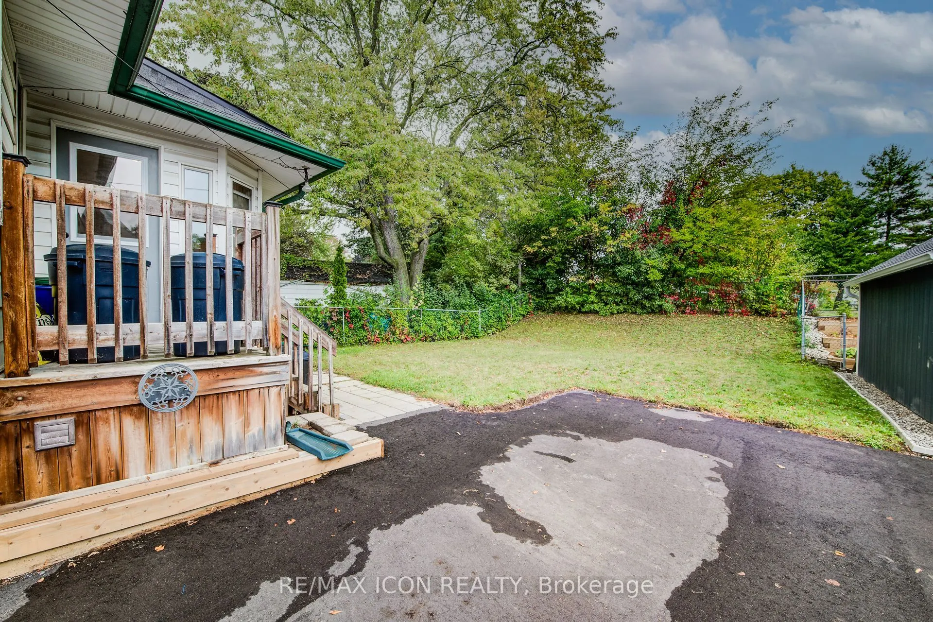 105 Lorne Crescent