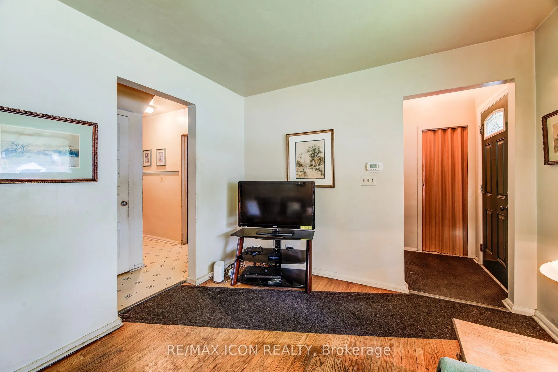 105 Lorne Crescent