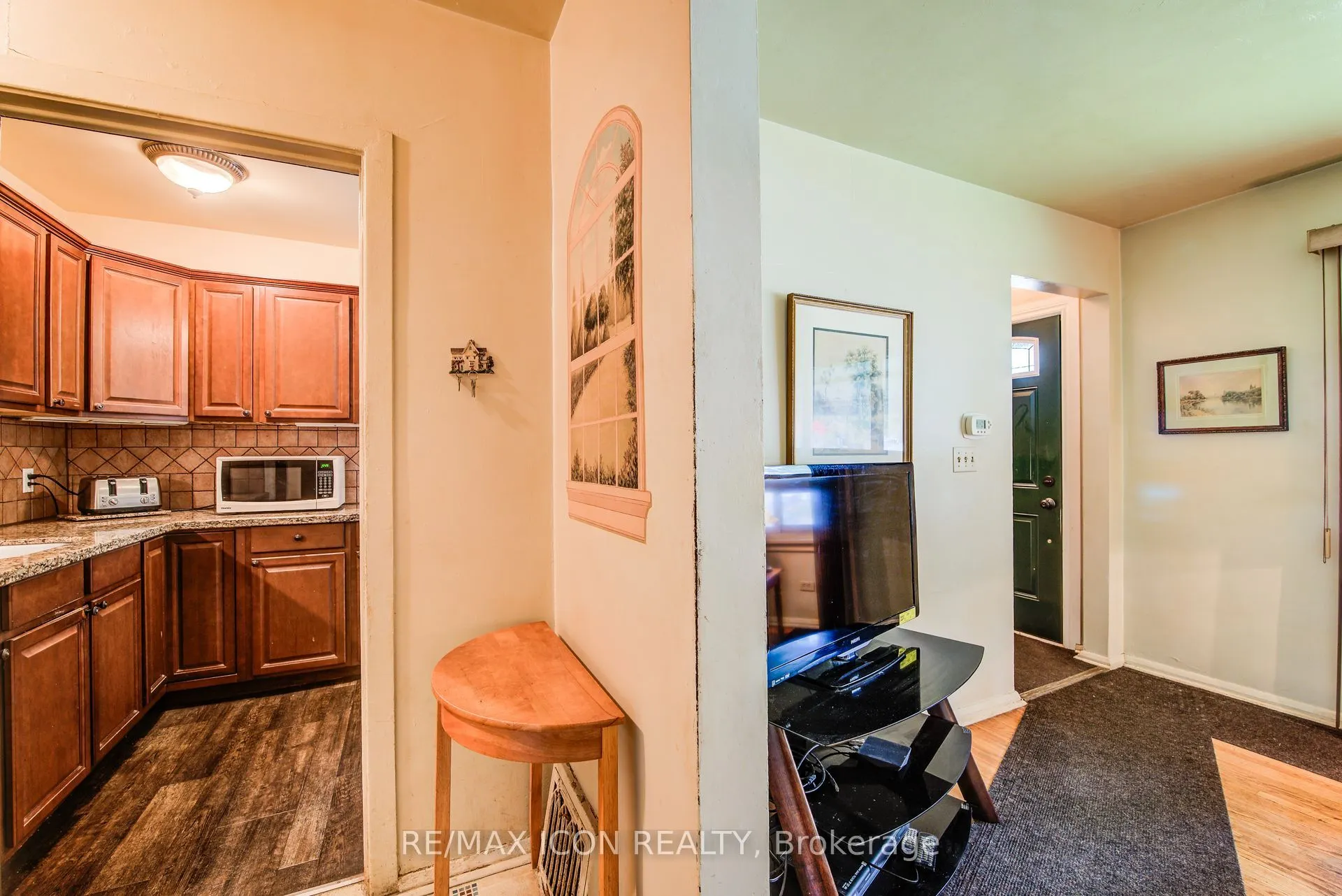 105 Lorne Crescent