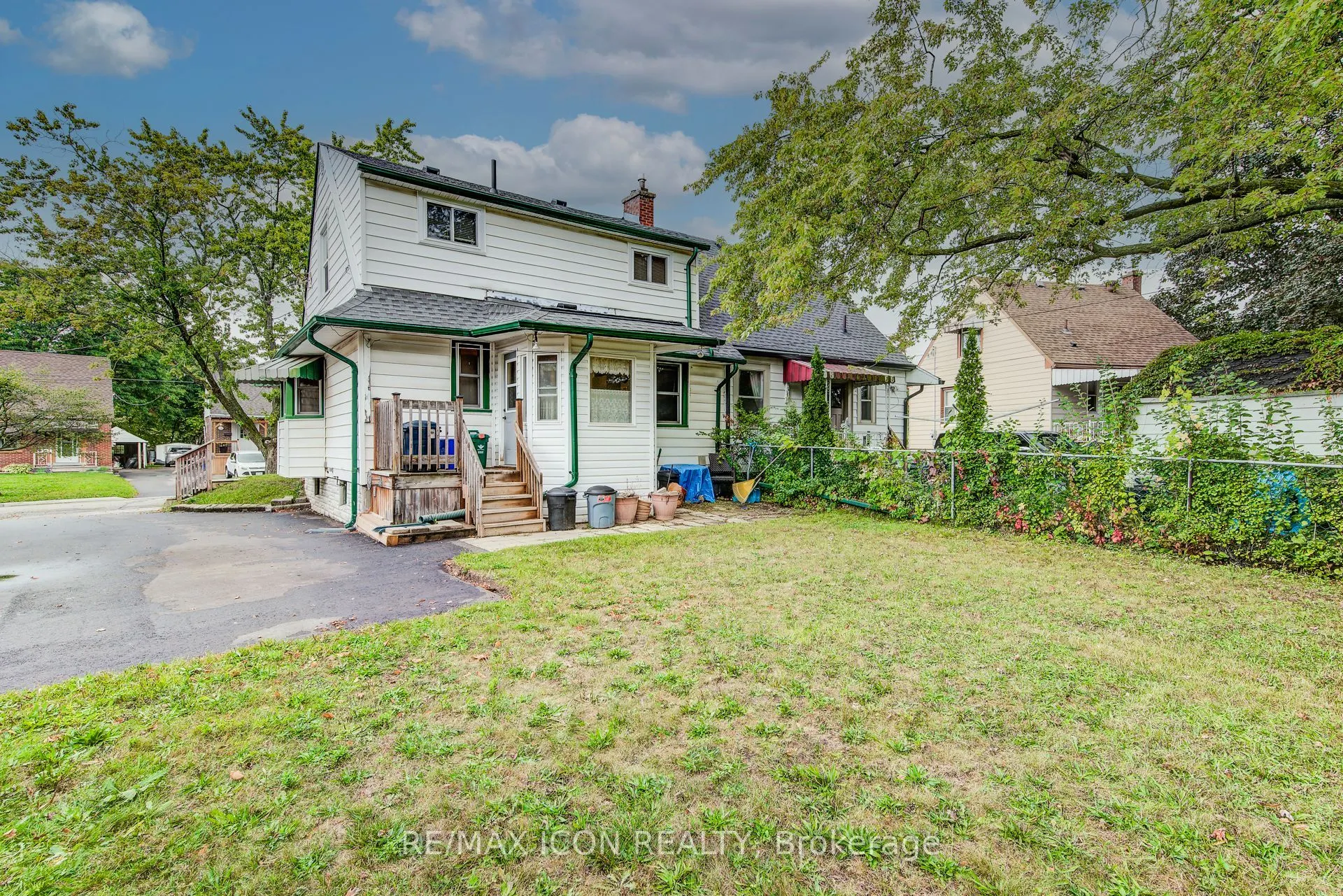 105 Lorne Crescent
