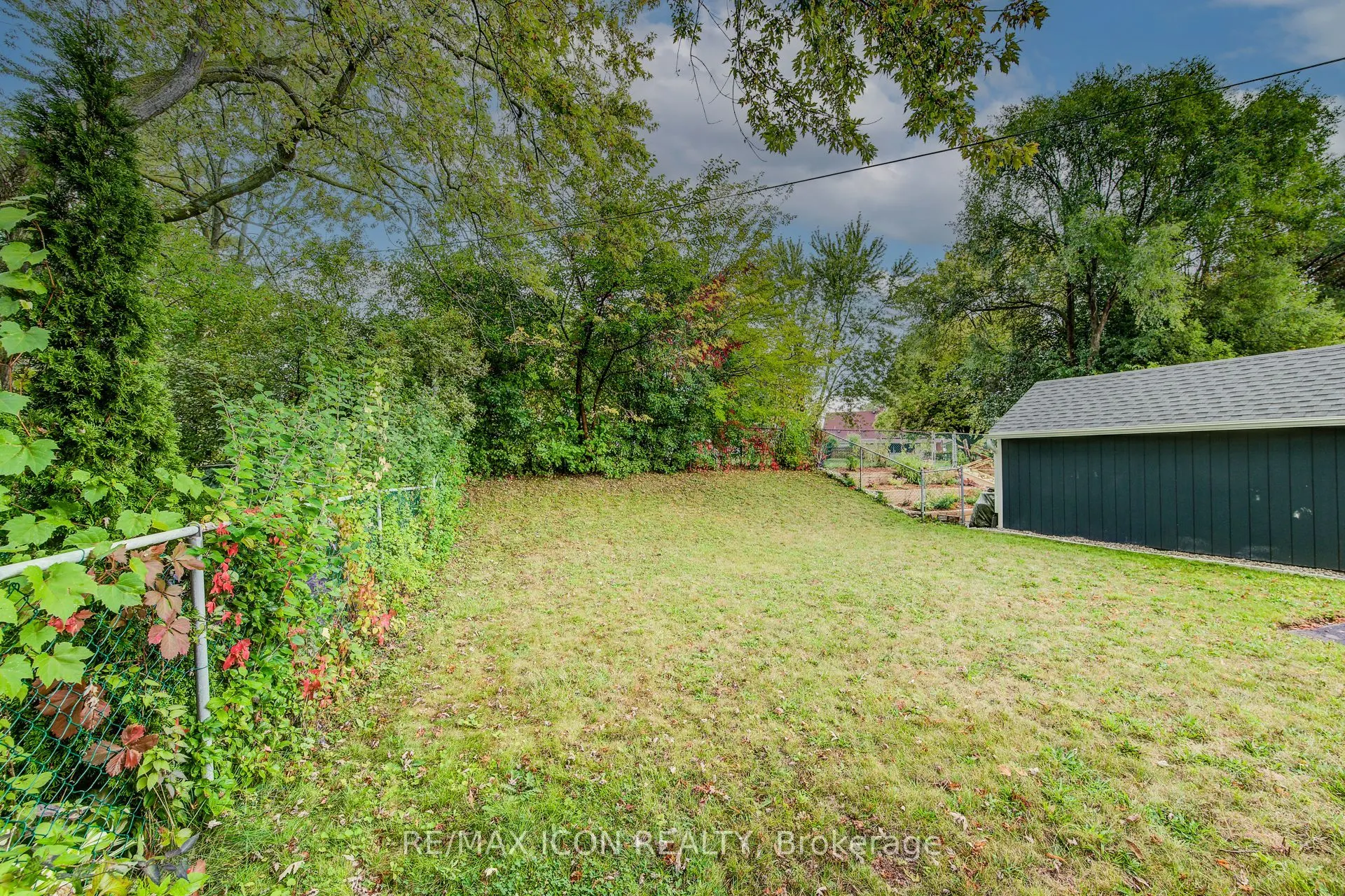 105 Lorne Crescent