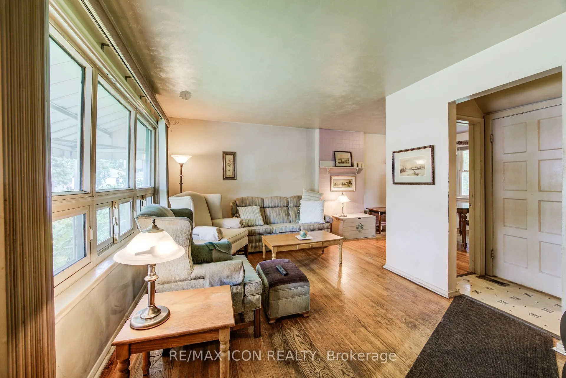 105 Lorne Crescent