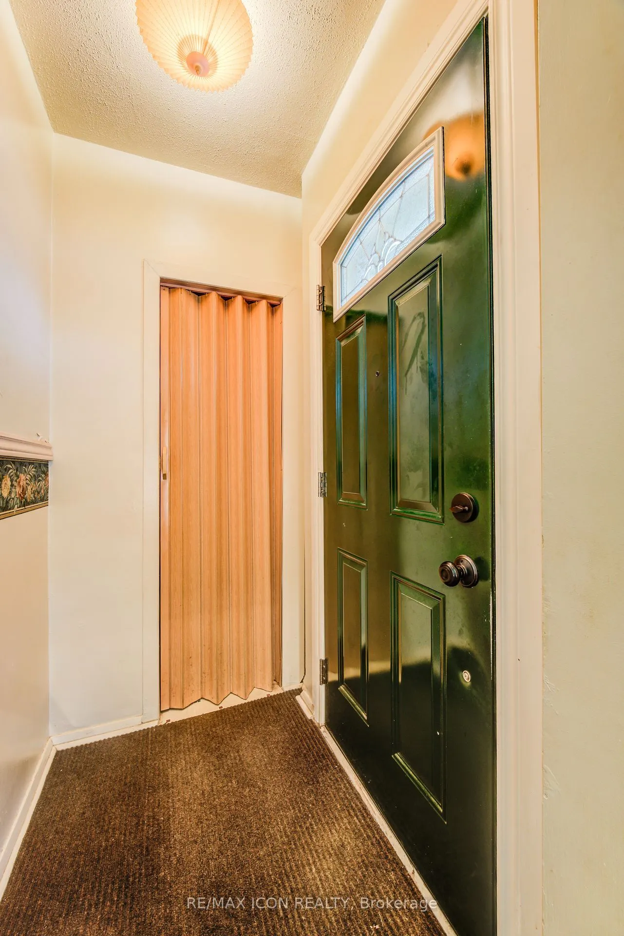 105 Lorne Crescent