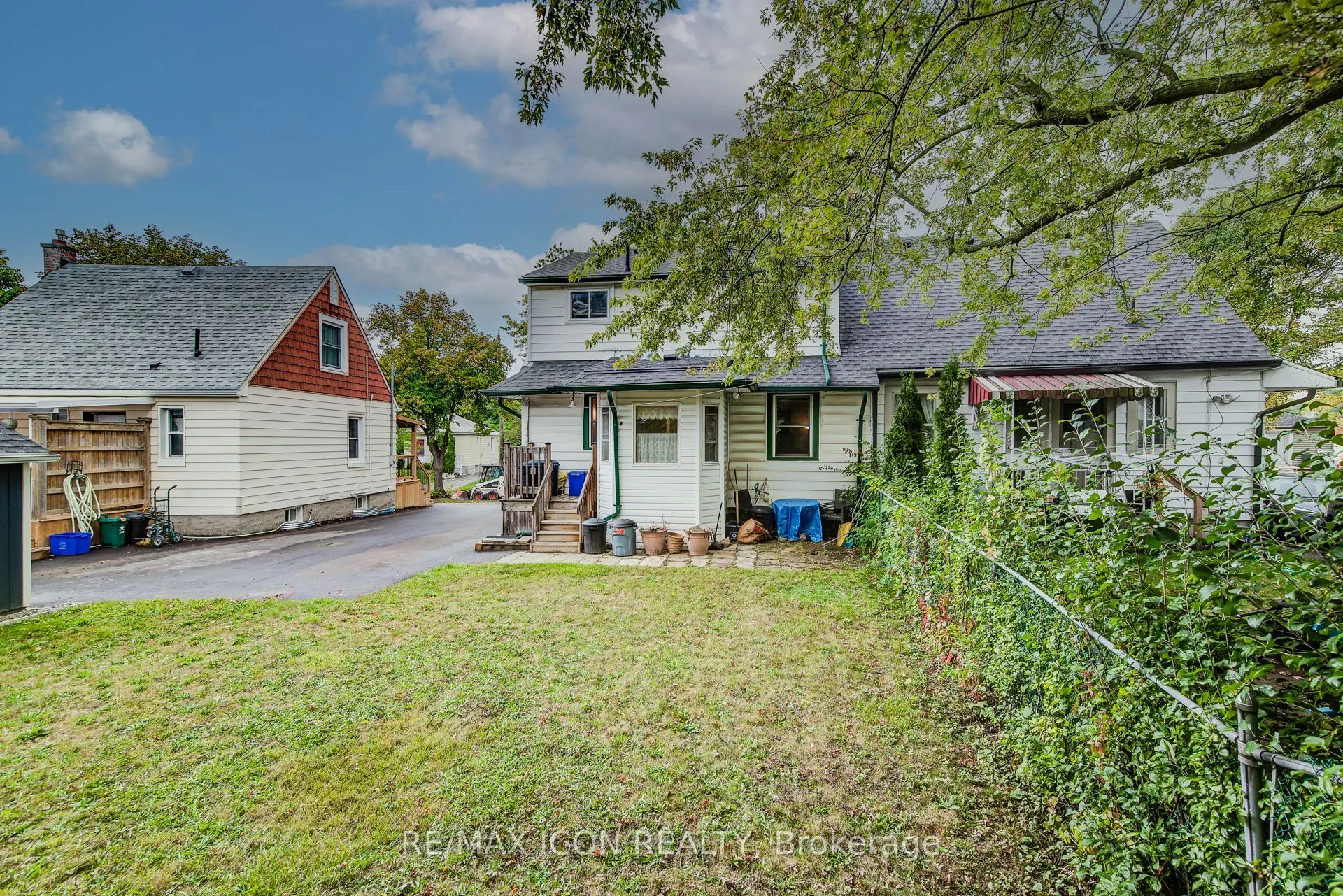 105 Lorne Crescent