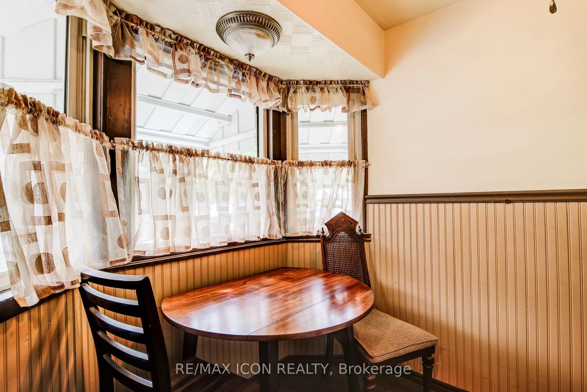 105 Lorne Crescent