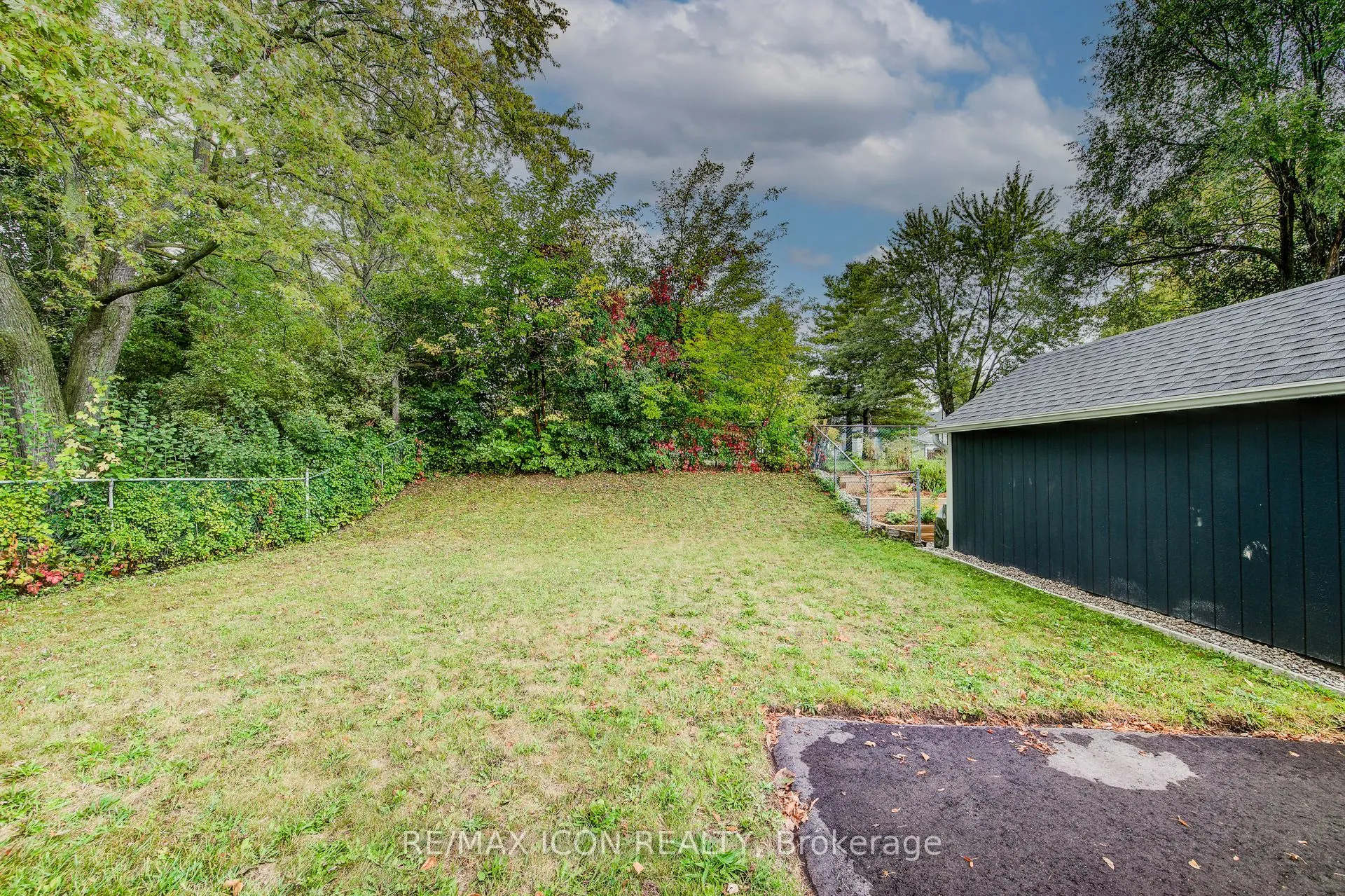 105 Lorne Crescent
